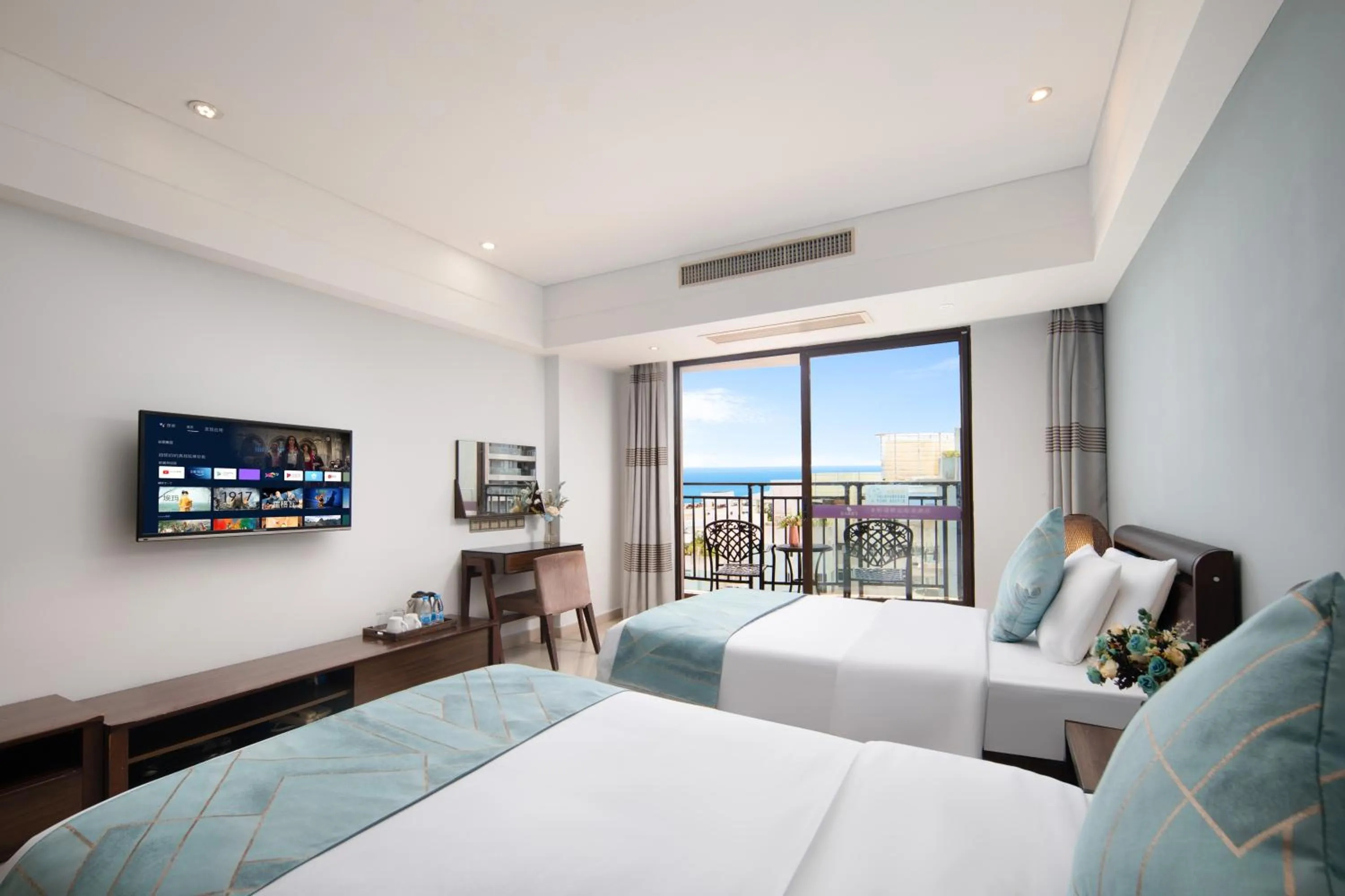 Photo of the whole room, Bed in Sanya Xintai Seaview Hotel