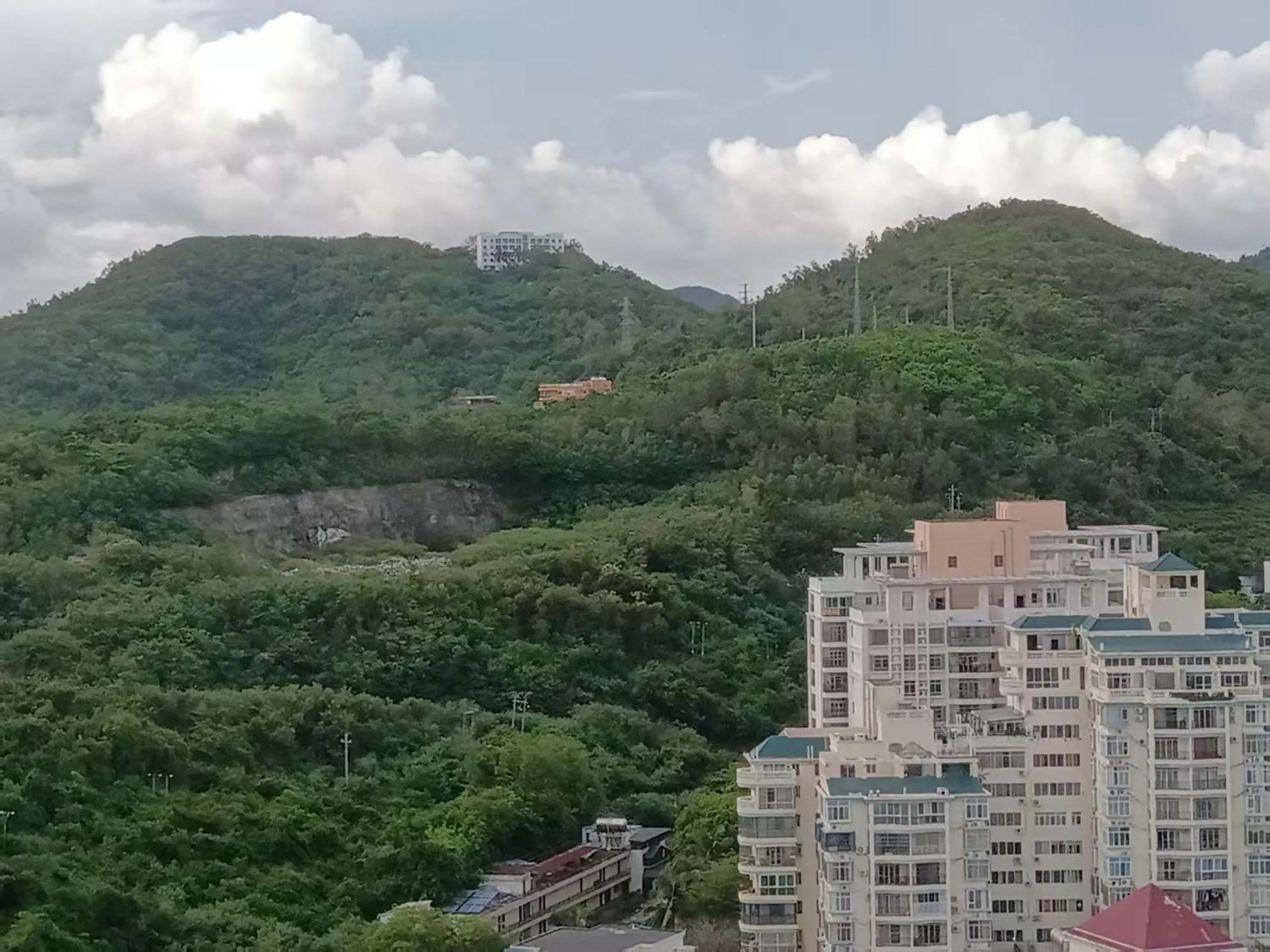 Property building in Sanya Xintai Seaview Hotel