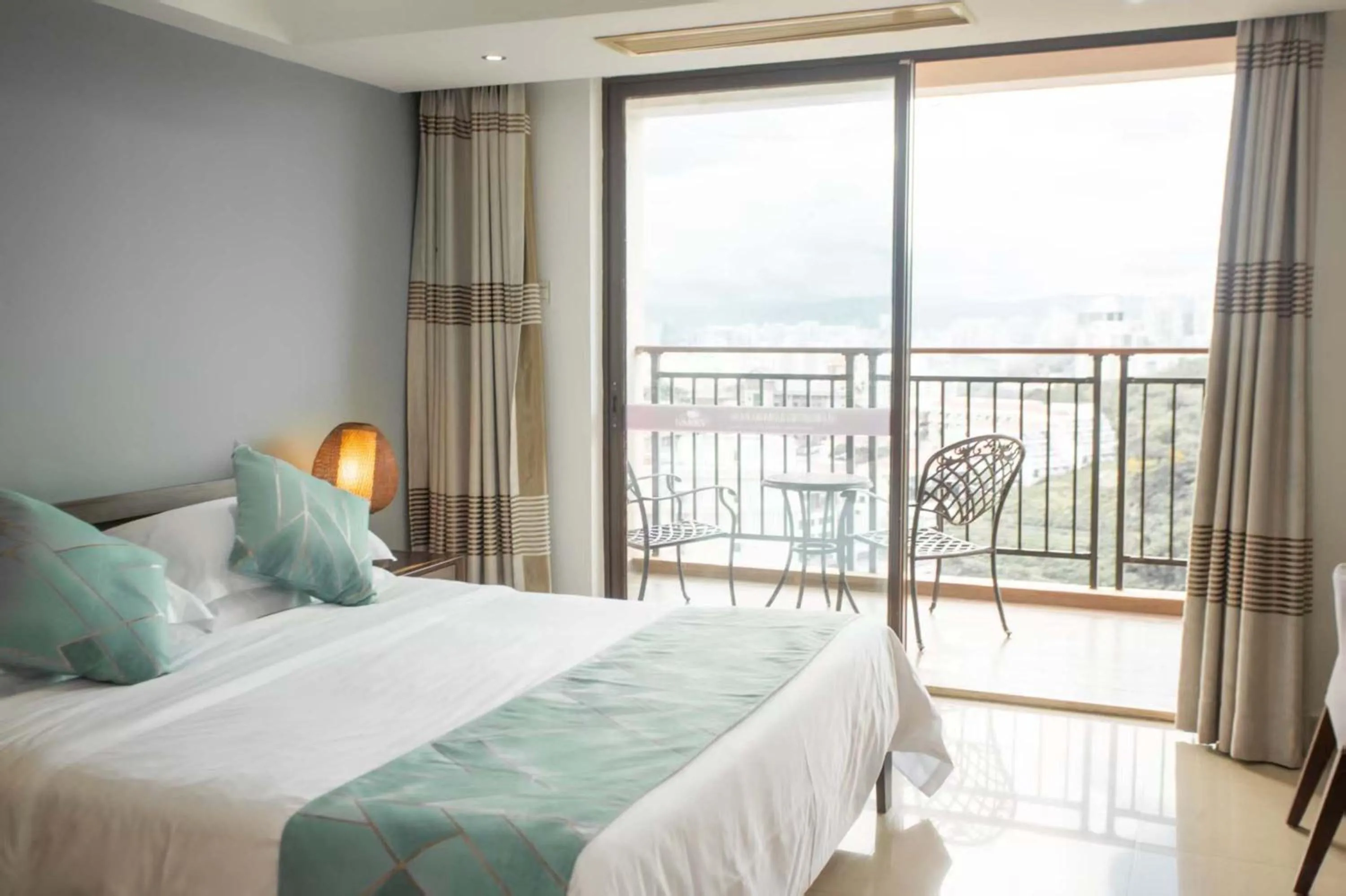 Bed in Sanya Xintai Seaview Hotel