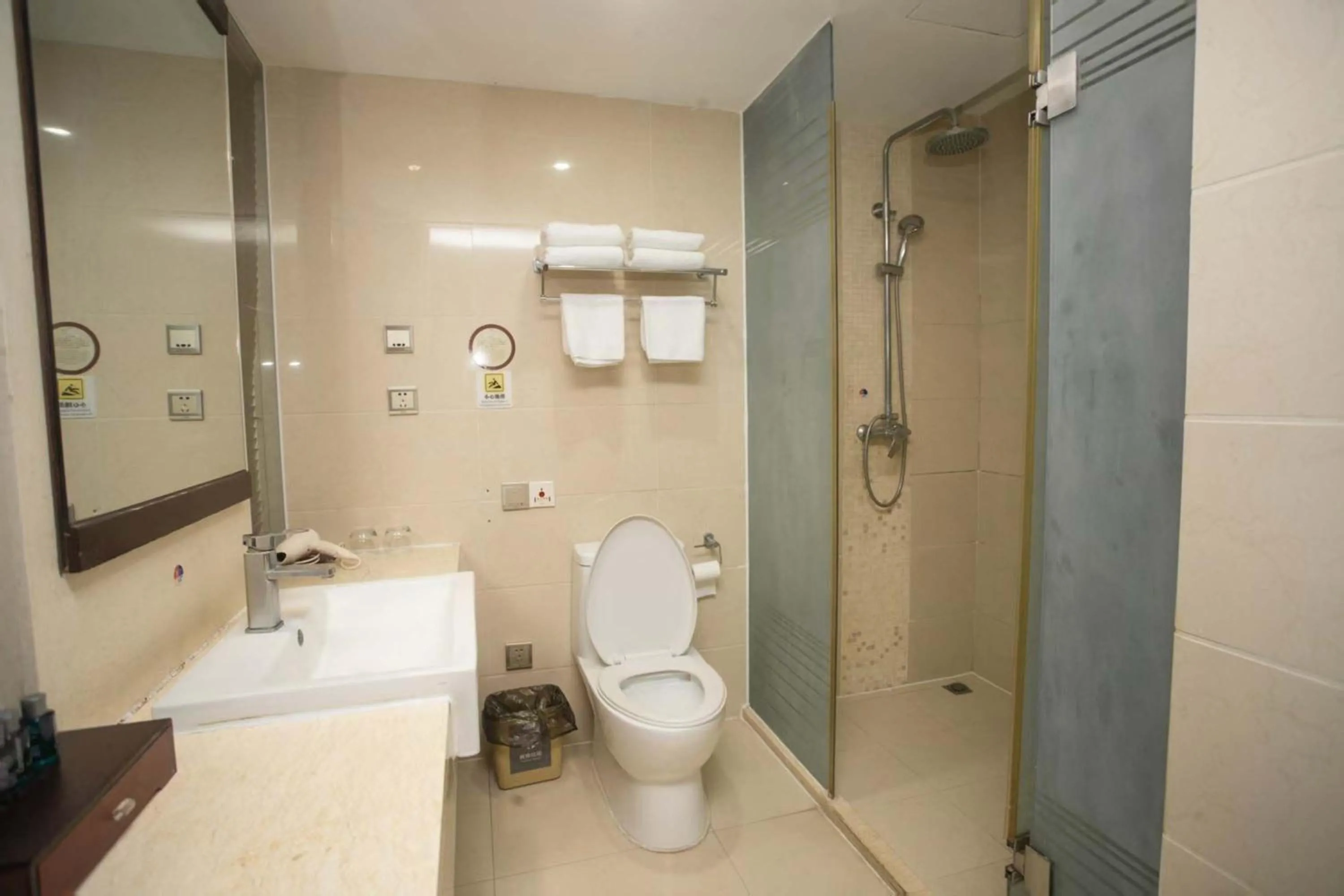 Shower in Sanya Xintai Seaview Hotel