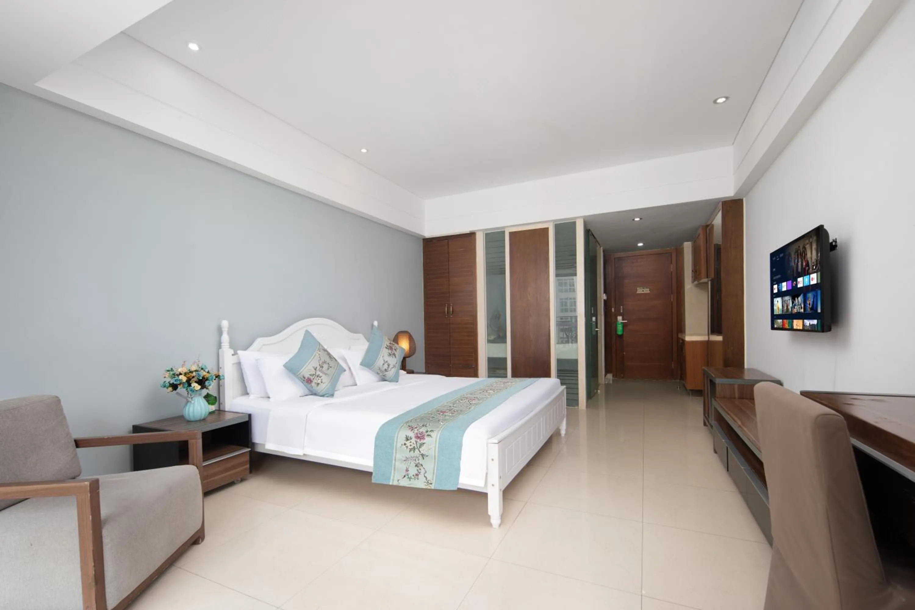 Photo of the whole room, Bed in Sanya Xintai Seaview Hotel