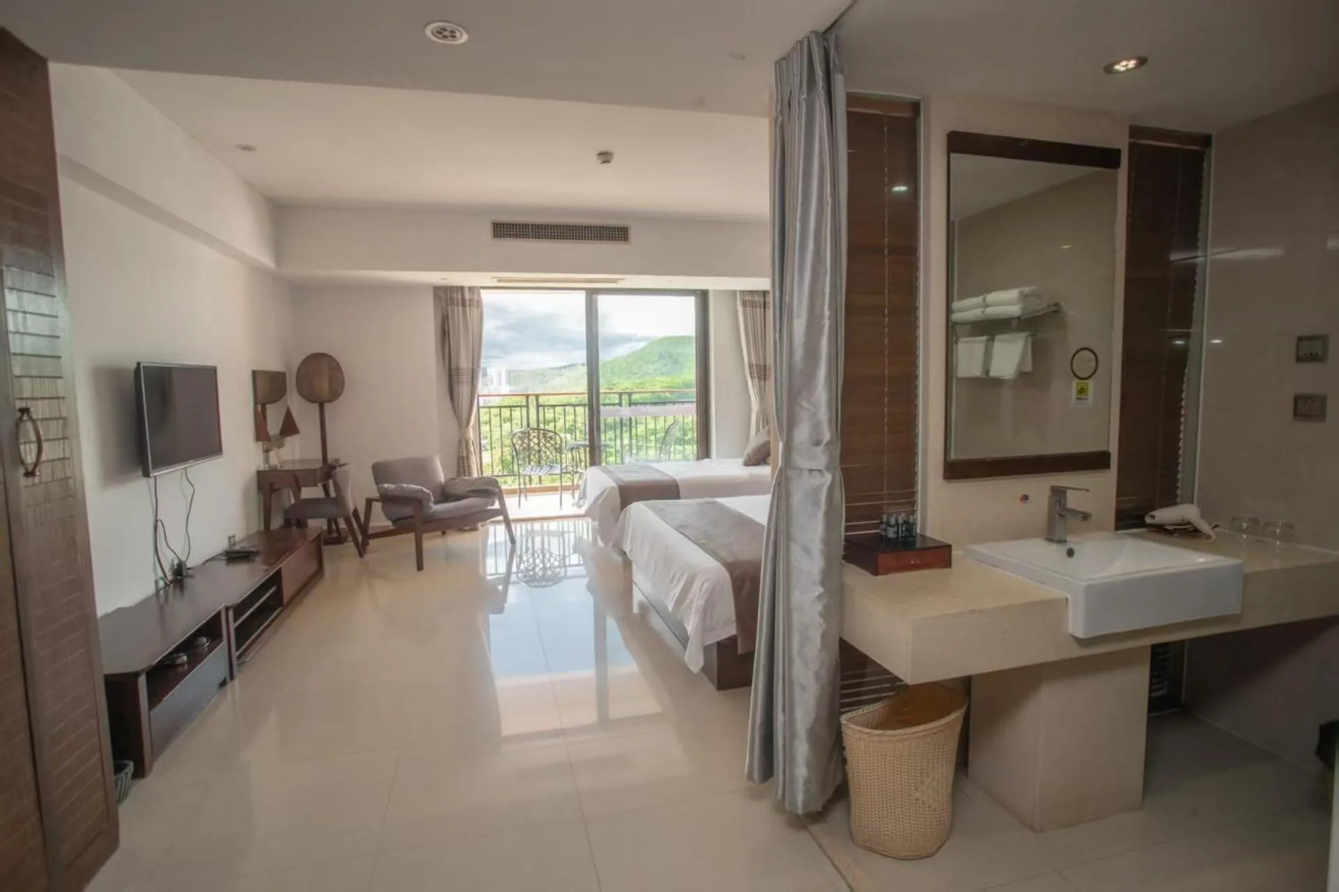 Bed in Sanya Xintai Seaview Hotel