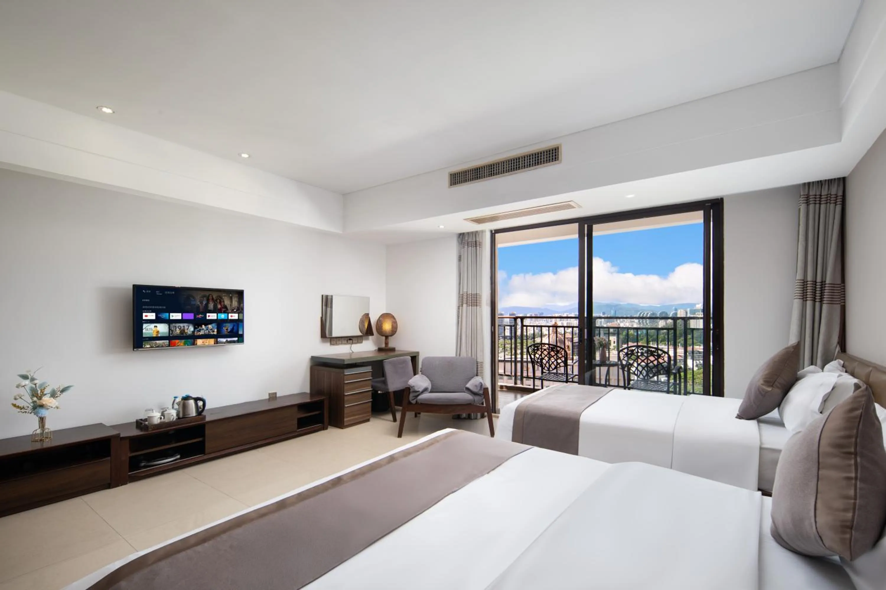 Photo of the whole room, Bed in Sanya Xintai Seaview Hotel
