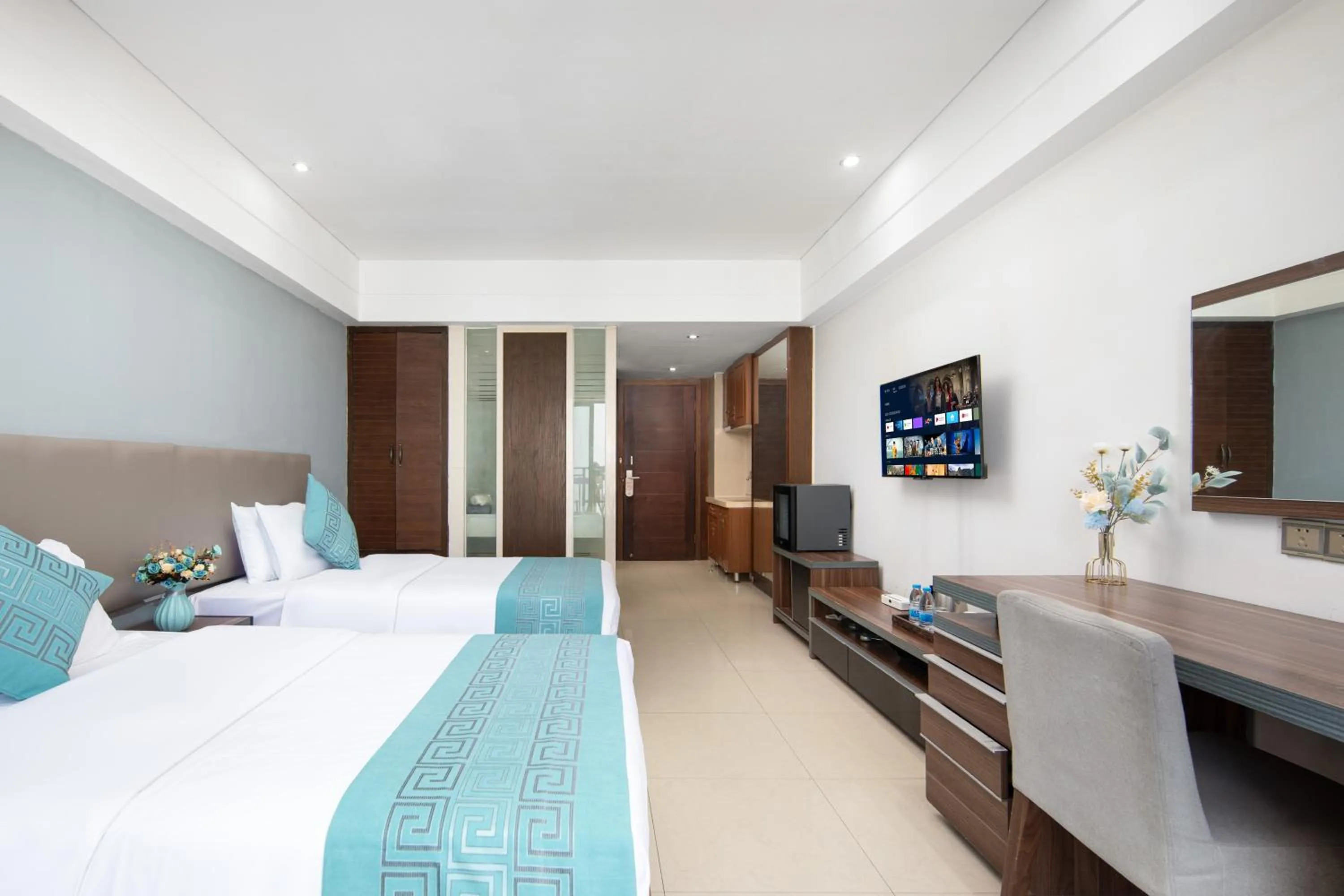 Photo of the whole room, Bed in Sanya Xintai Seaview Hotel