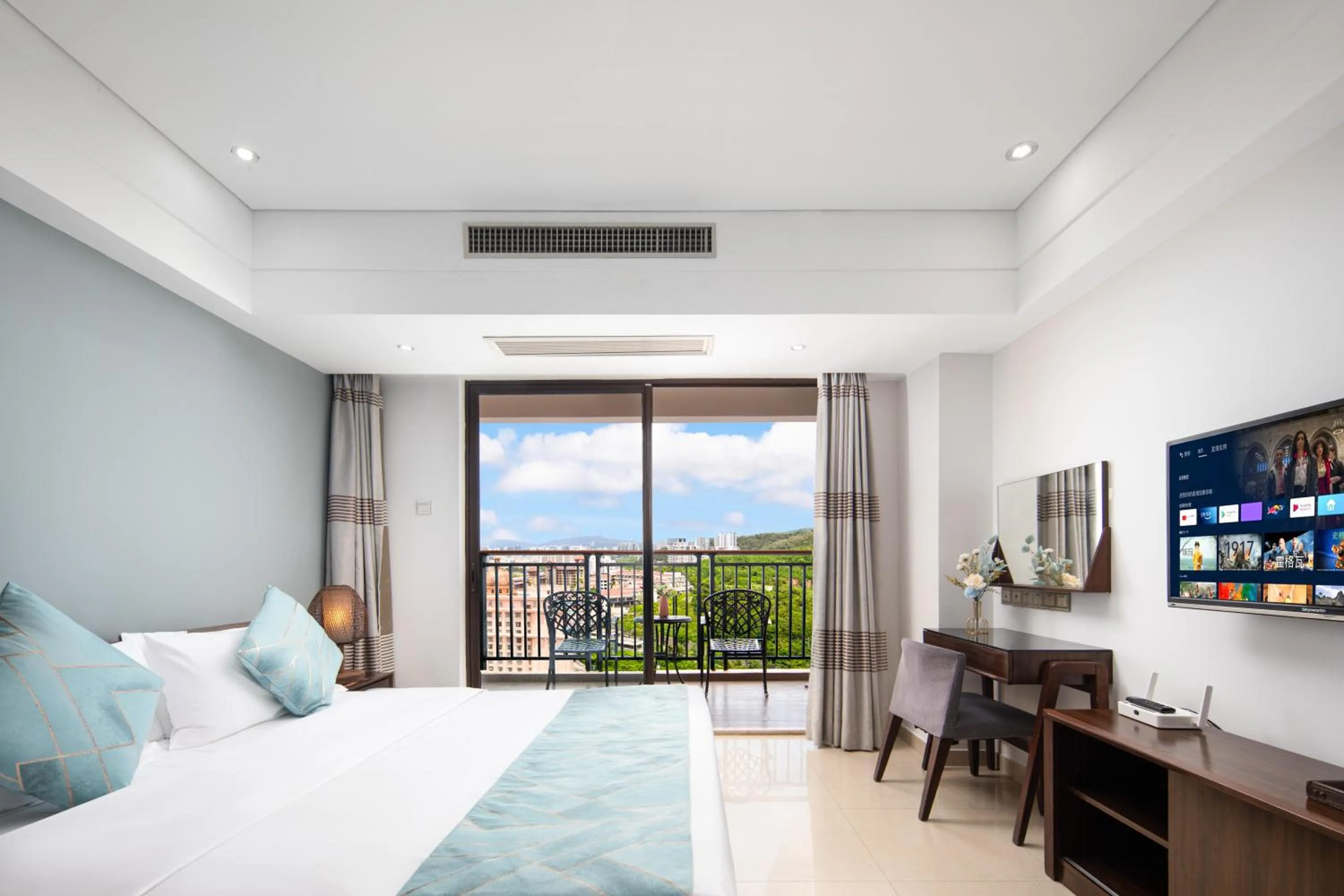 Photo of the whole room, Bed in Sanya Xintai Seaview Hotel