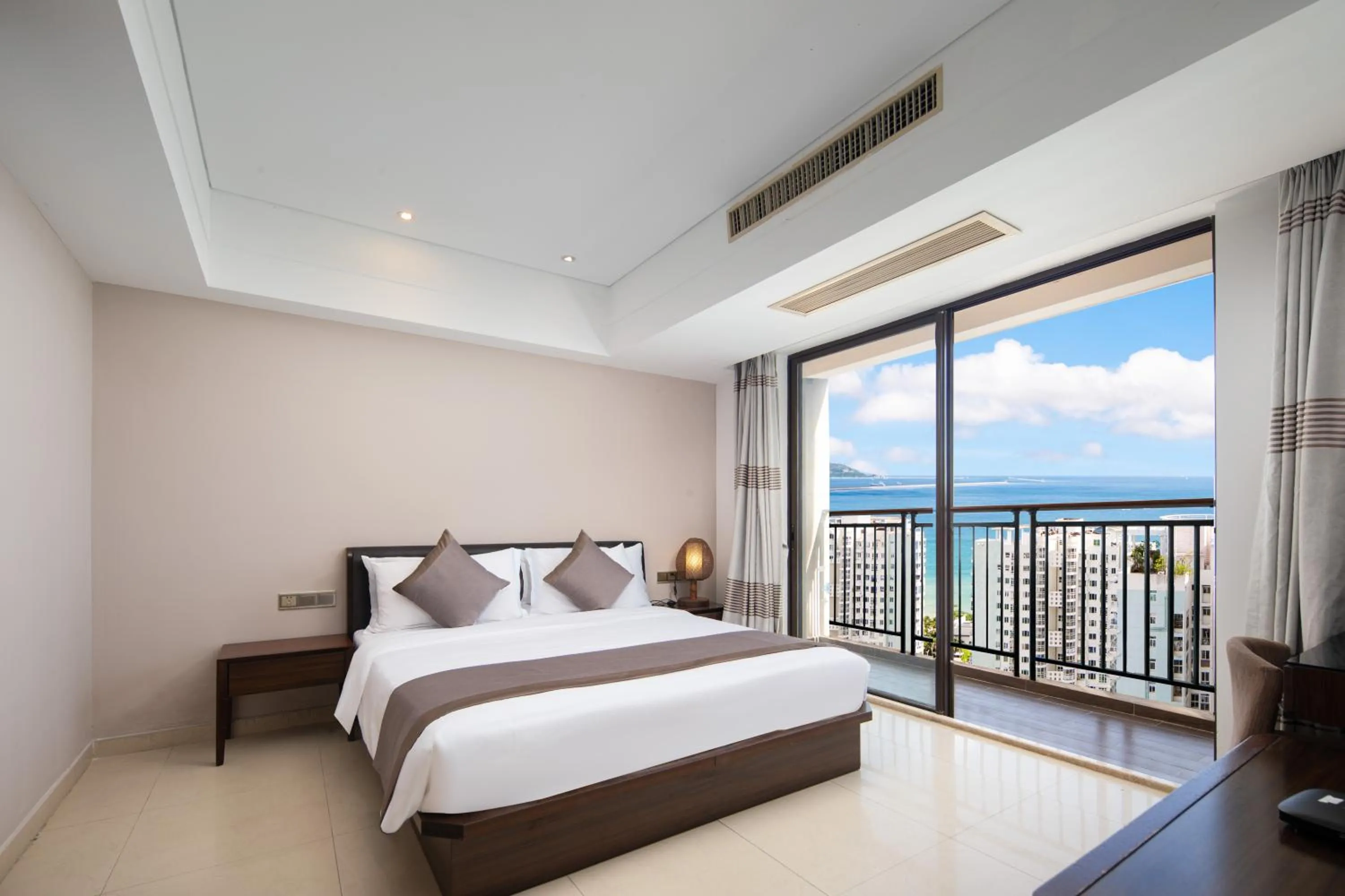 Bedroom, Bed in Sanya Xintai Seaview Hotel