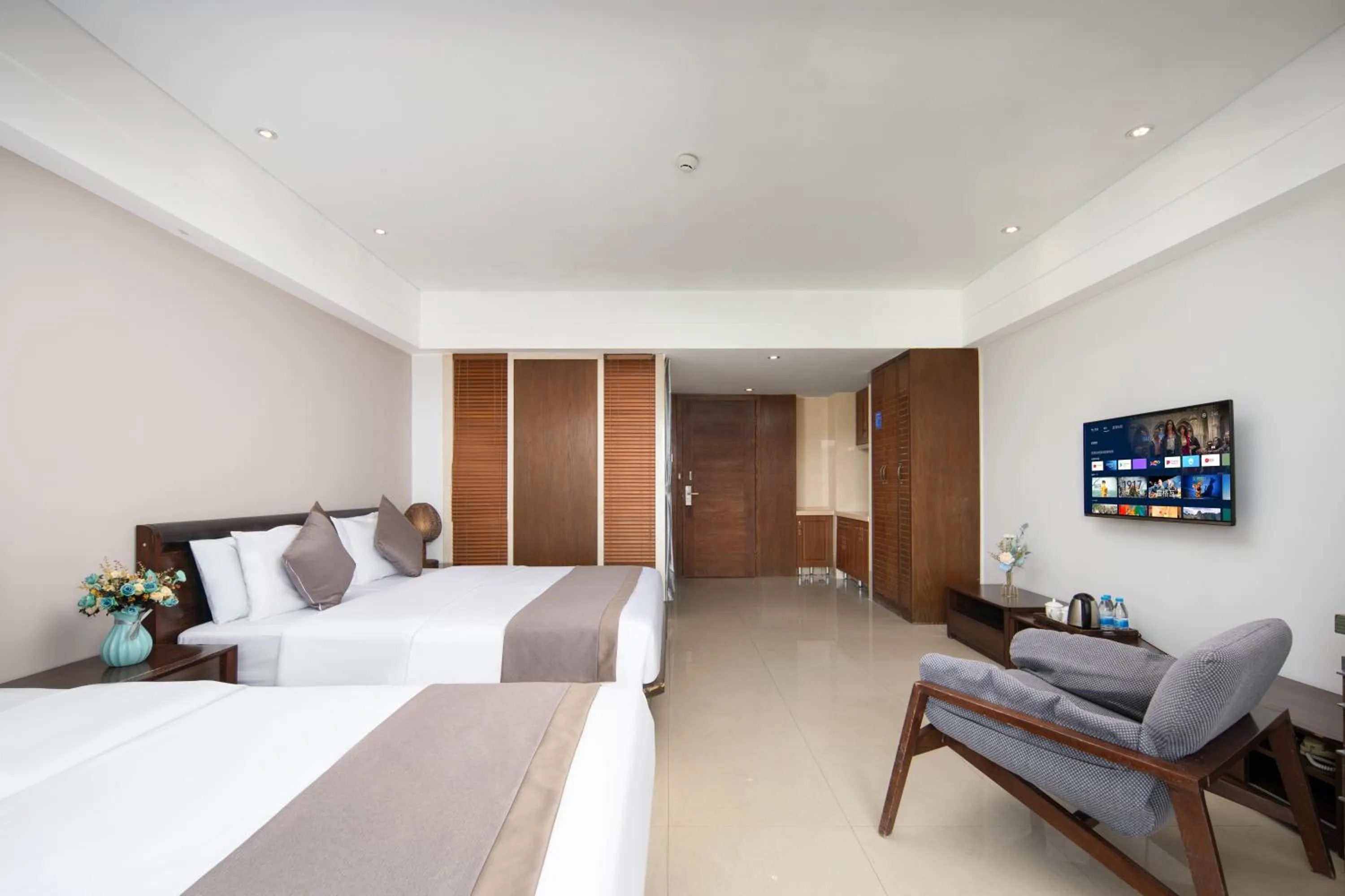 Photo of the whole room, Bed in Sanya Xintai Seaview Hotel