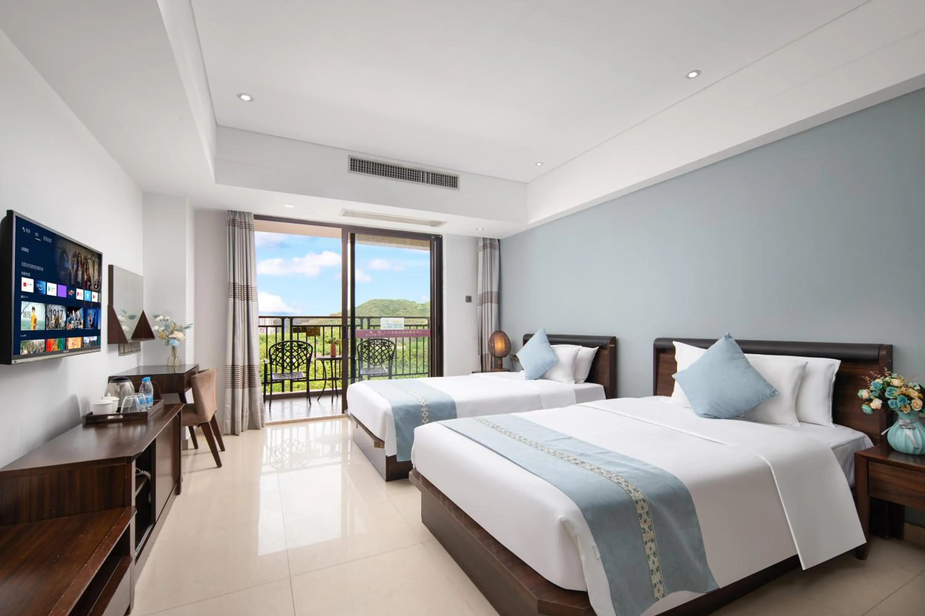 Photo of the whole room, Bed in Sanya Xintai Seaview Hotel