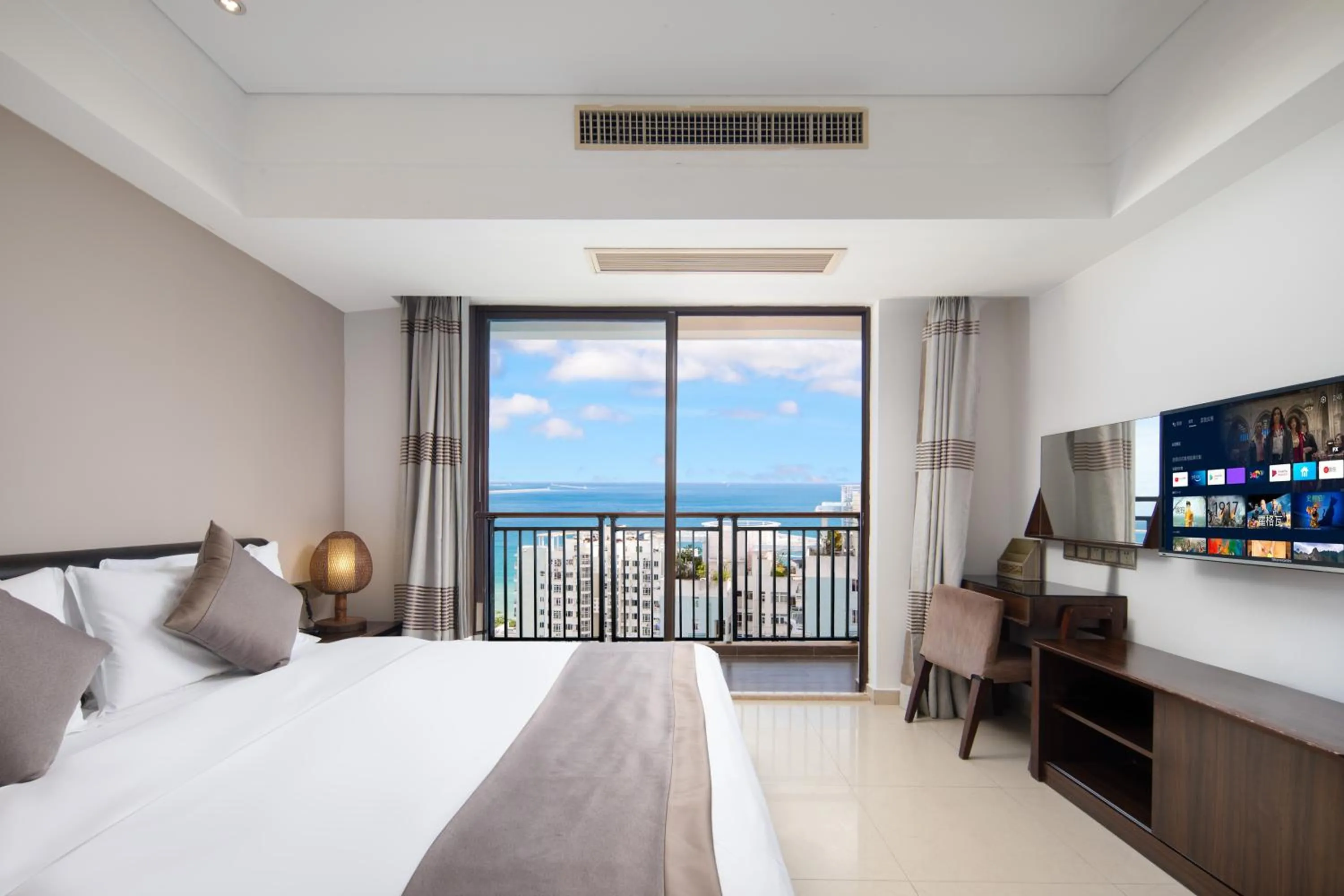 Bedroom, Bed in Sanya Xintai Seaview Hotel