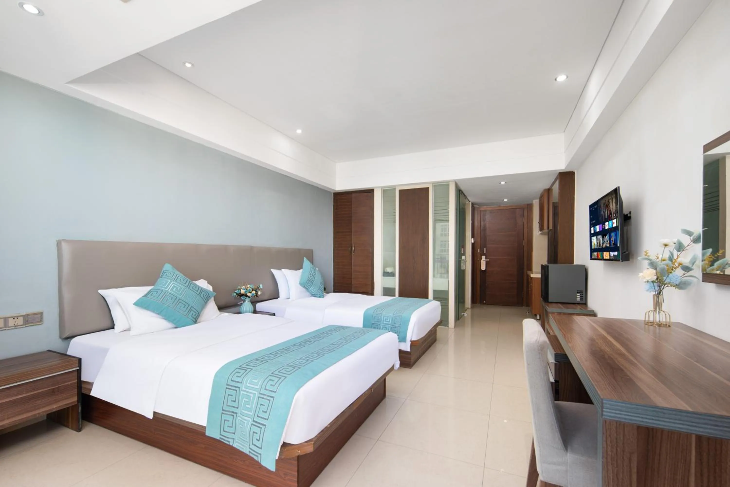 Photo of the whole room, Bed in Sanya Xintai Seaview Hotel