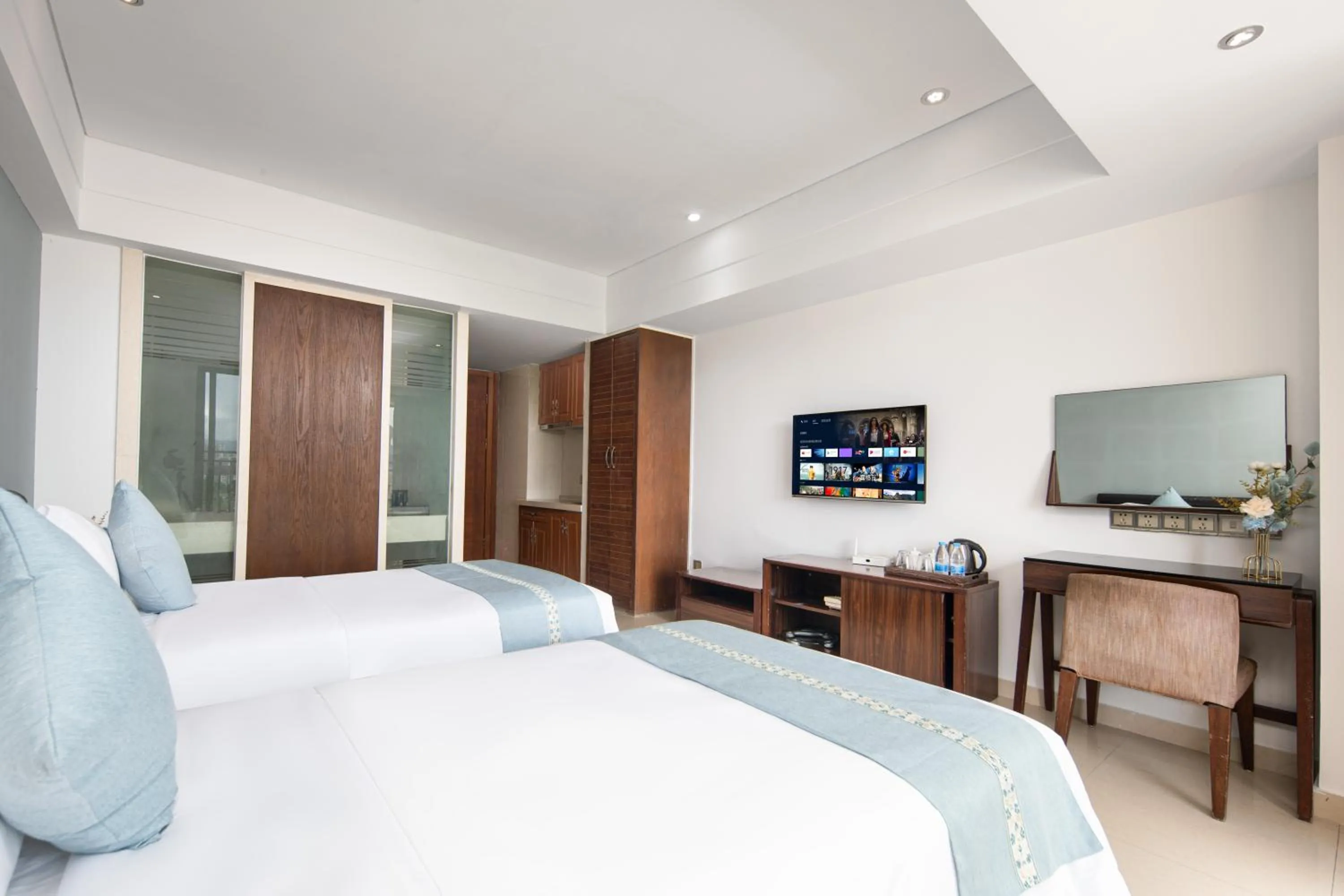Photo of the whole room, Bed in Sanya Xintai Seaview Hotel