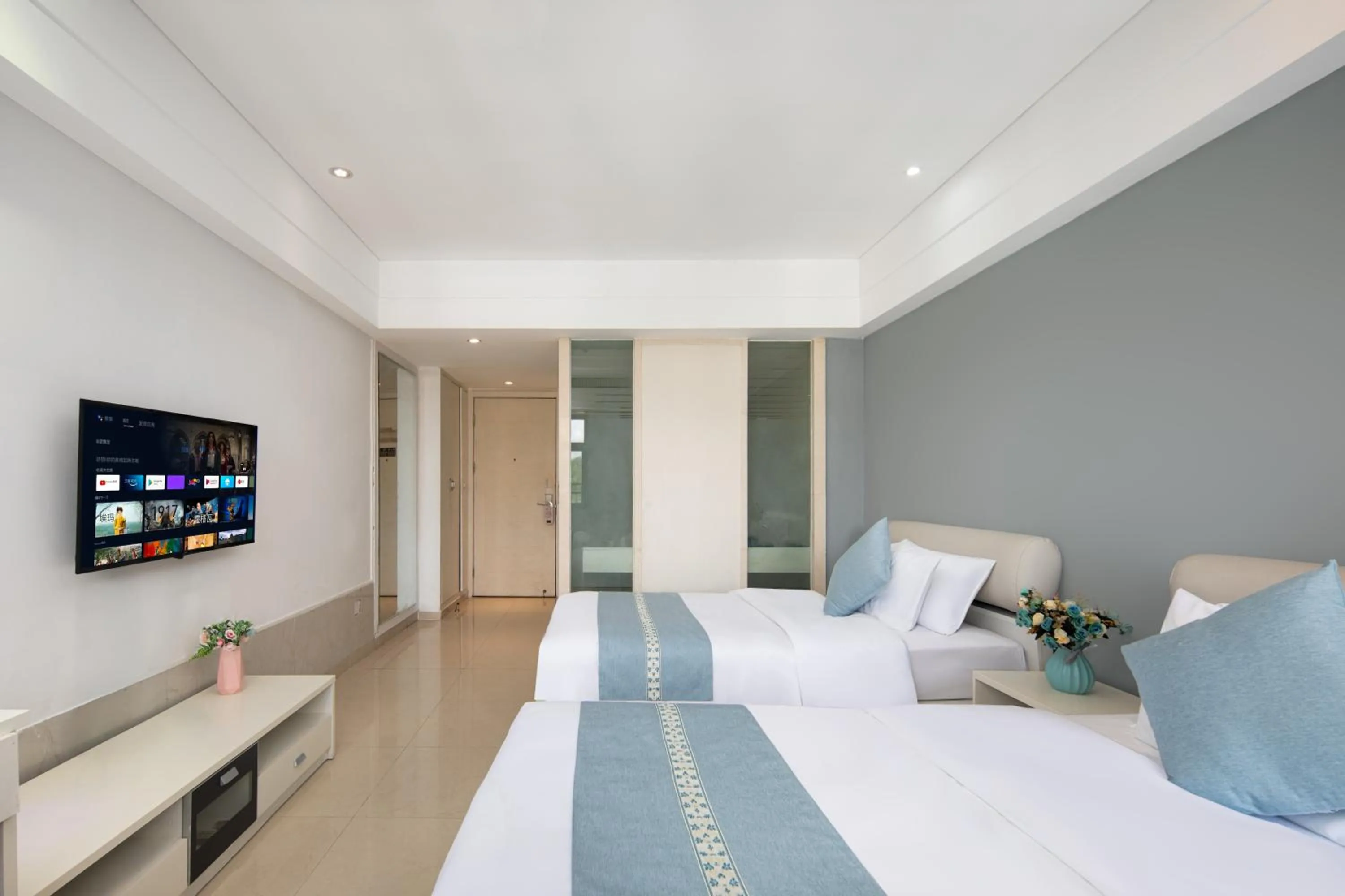 Photo of the whole room, Bed in Sanya Xintai Seaview Hotel