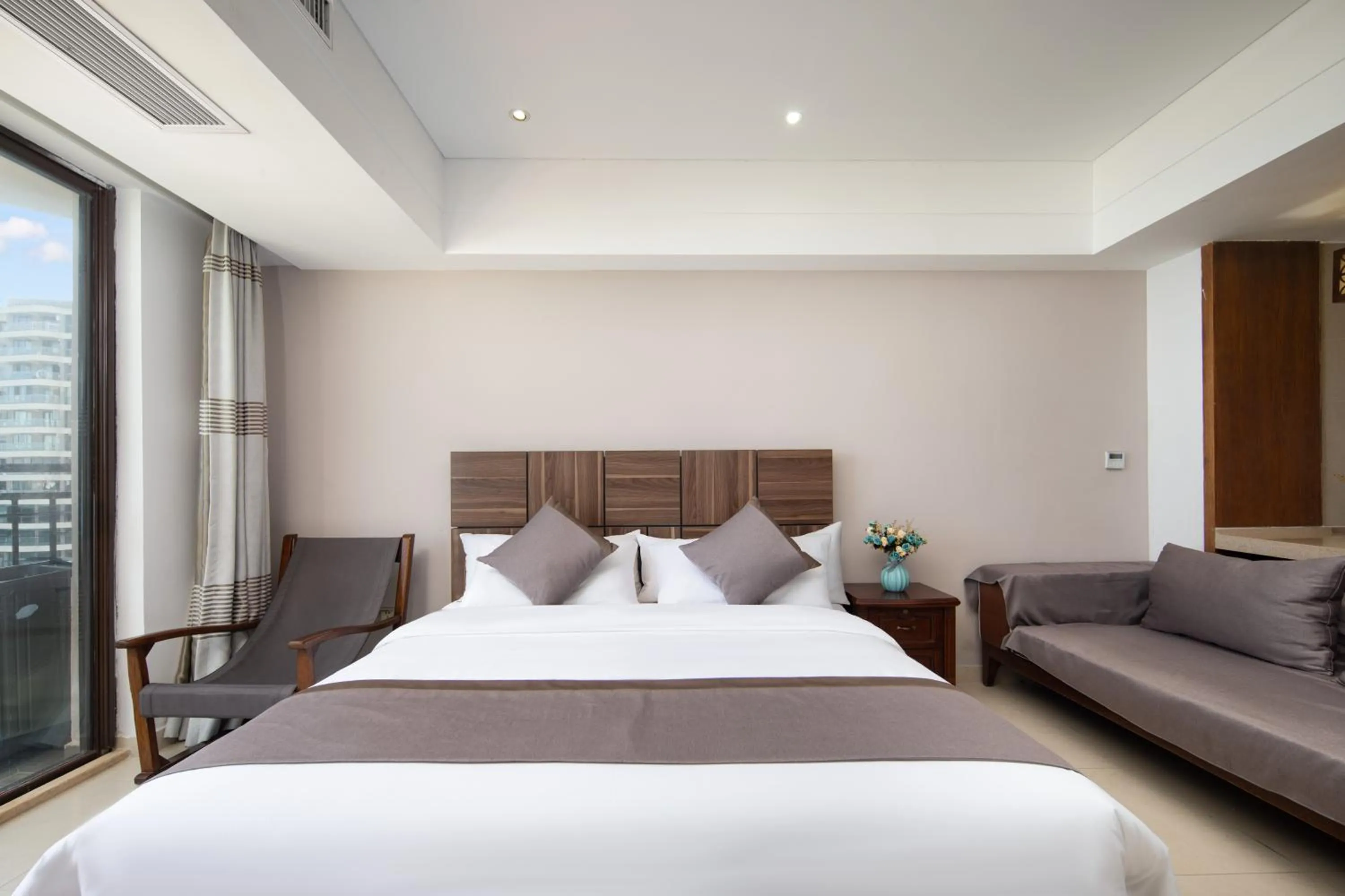 Bedroom, Bed in Sanya Xintai Seaview Hotel
