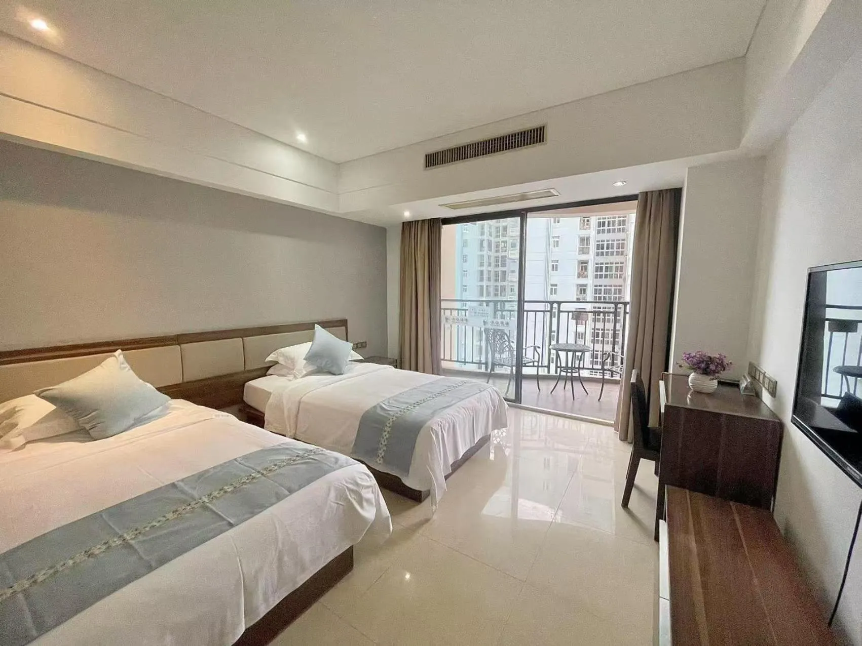 Photo of the whole room, Bed in Sanya Xintai Seaview Hotel