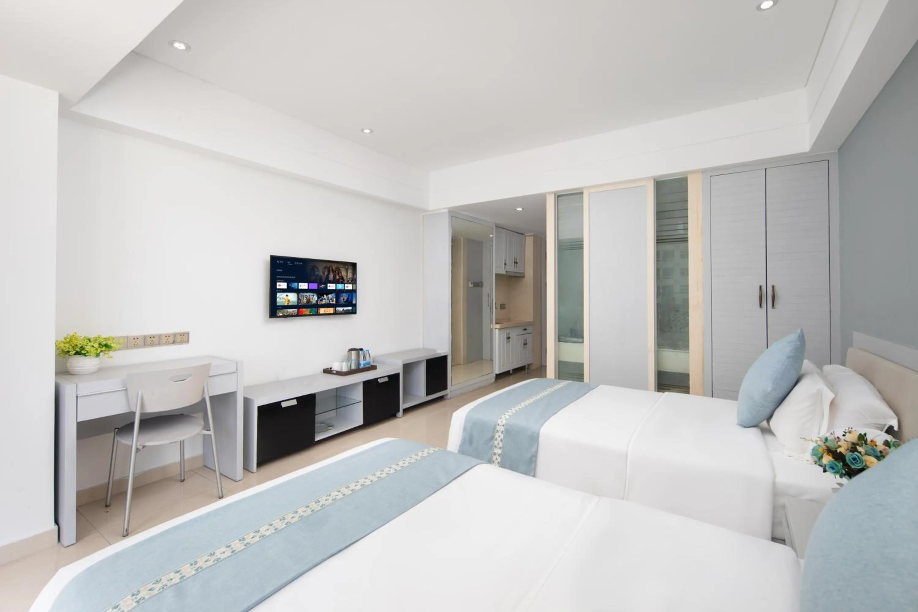 Photo of the whole room, Bed in Sanya Xintai Seaview Hotel