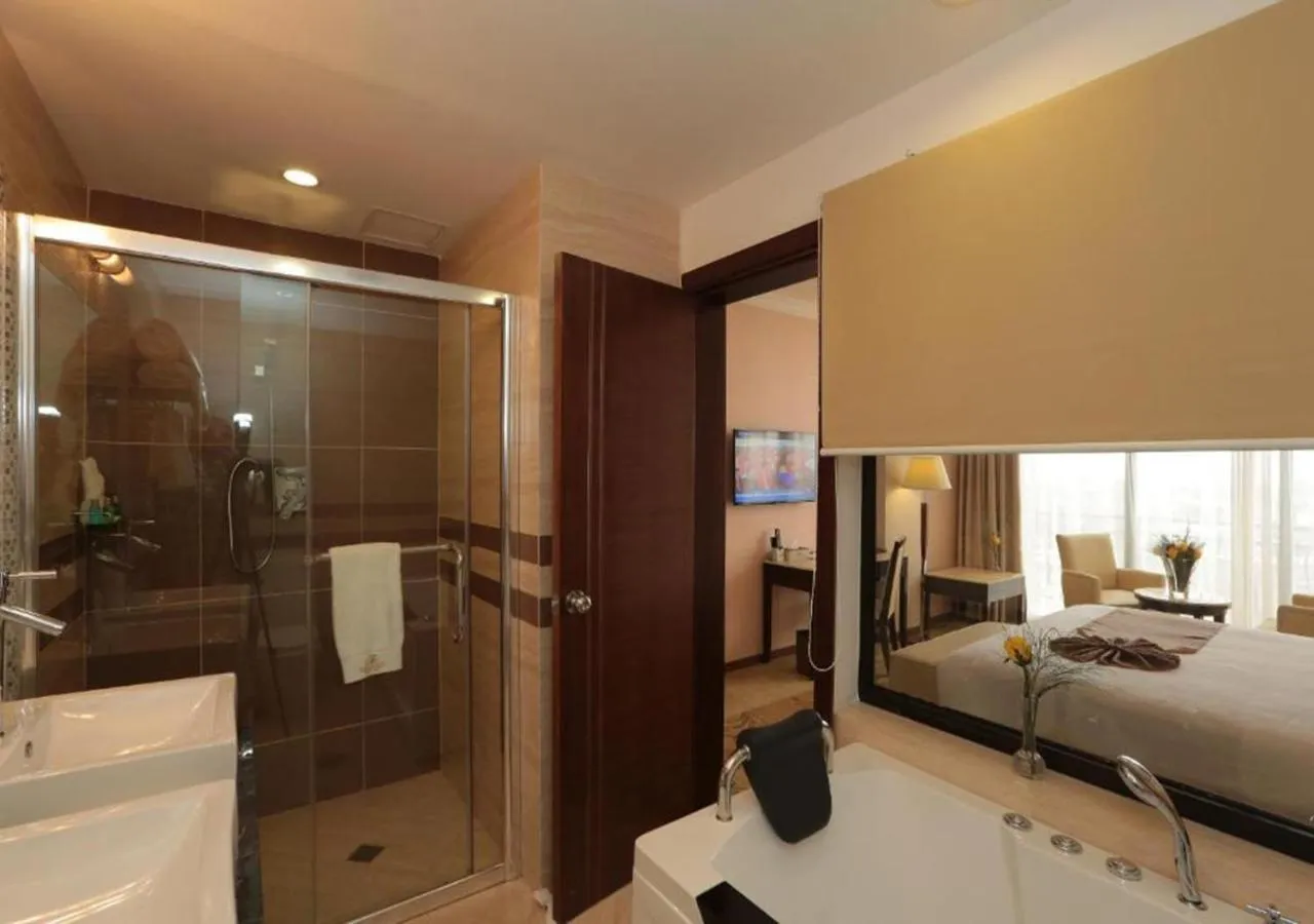 Bathroom, Bed in Getfam Hotel