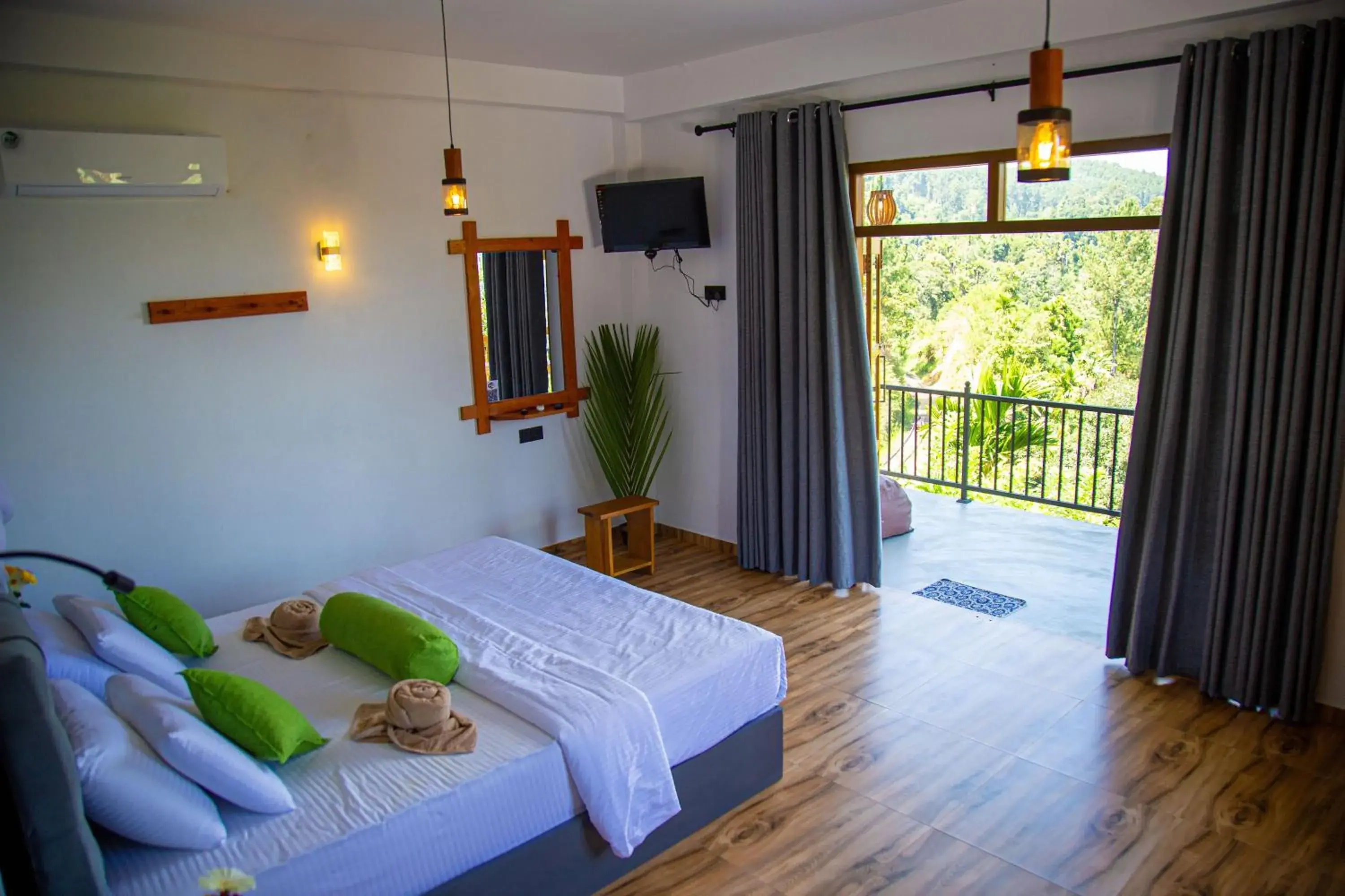 Deluxe Double Room with Balcony in Tunnel Top Inn Ella Deluxe Double Room with Balcony in Tunnel Top Inn Ella