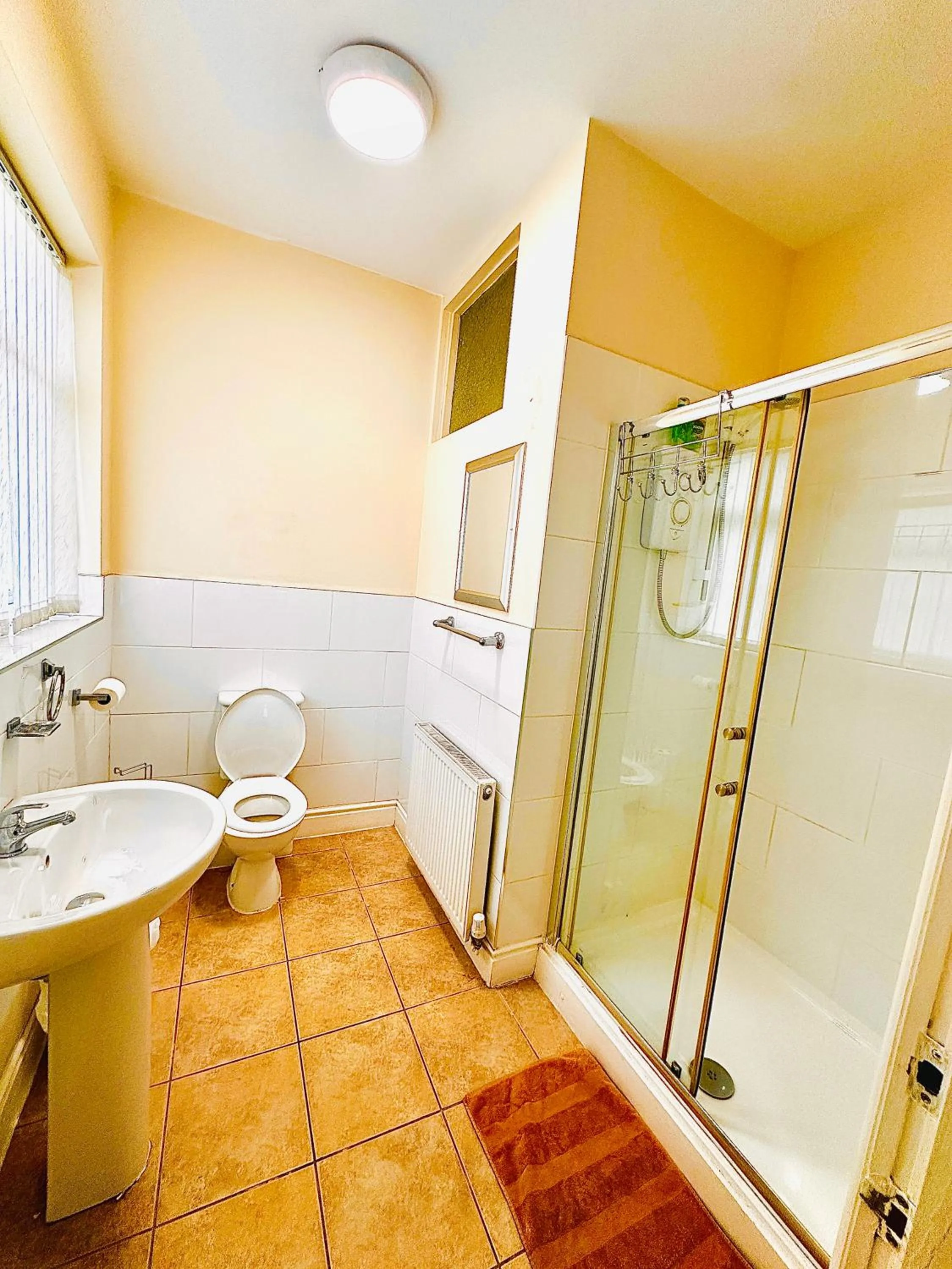 Shower in The Cabbage Hall Hotel