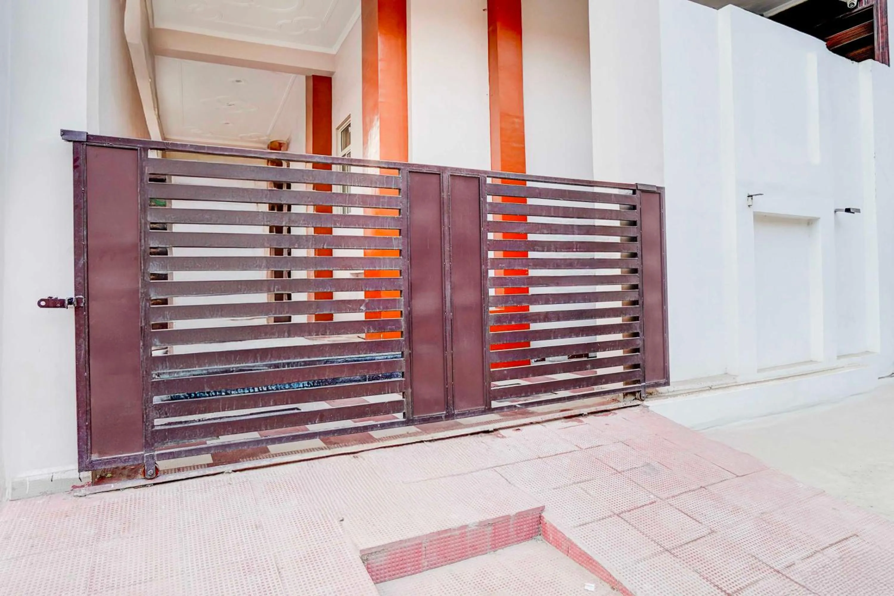 Facade/entrance in Hotel O Faizabad Road Opp BBD University