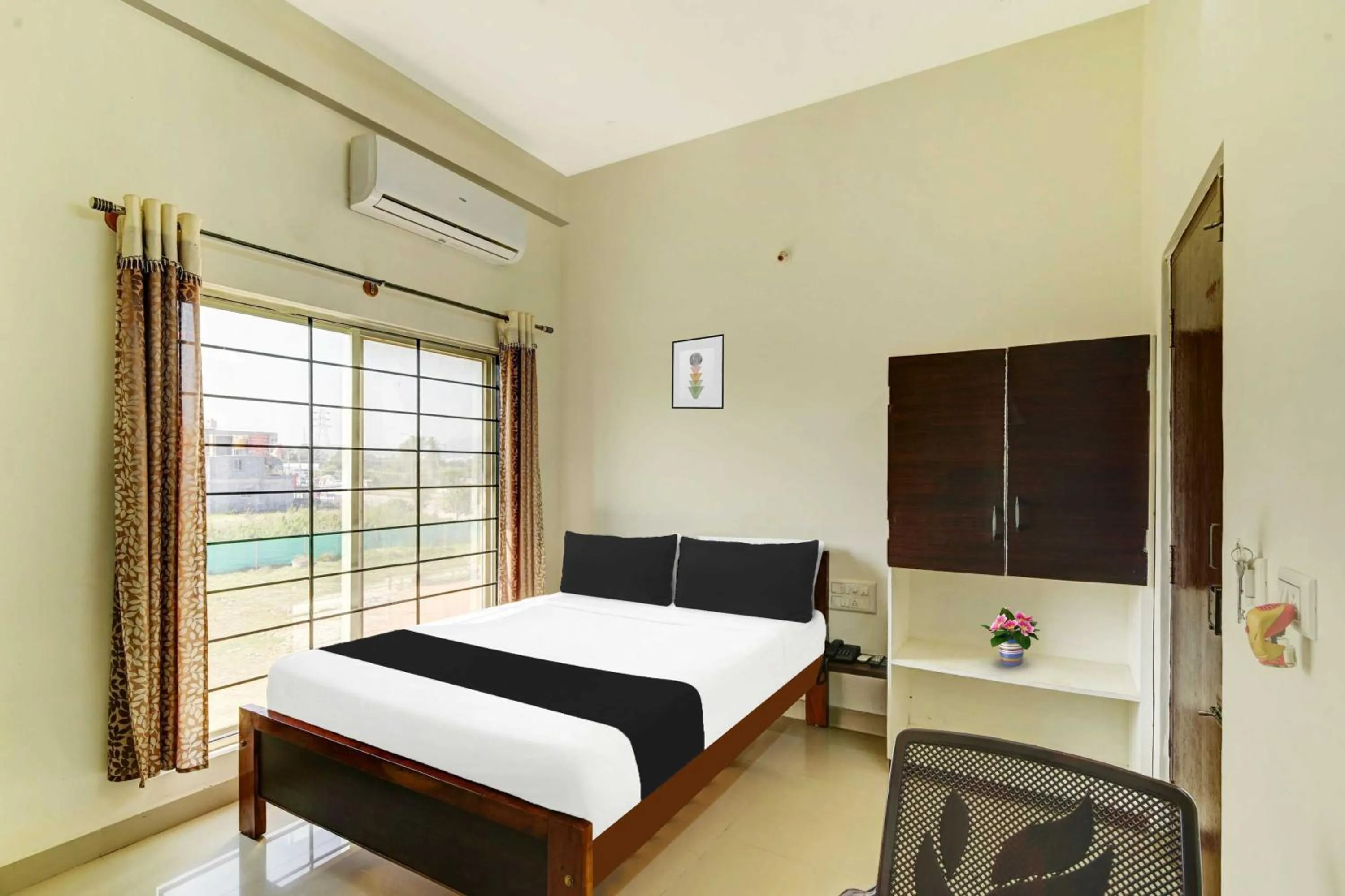 Bedroom, Bed in Hotel O Chikmangaluru Near Railway Station