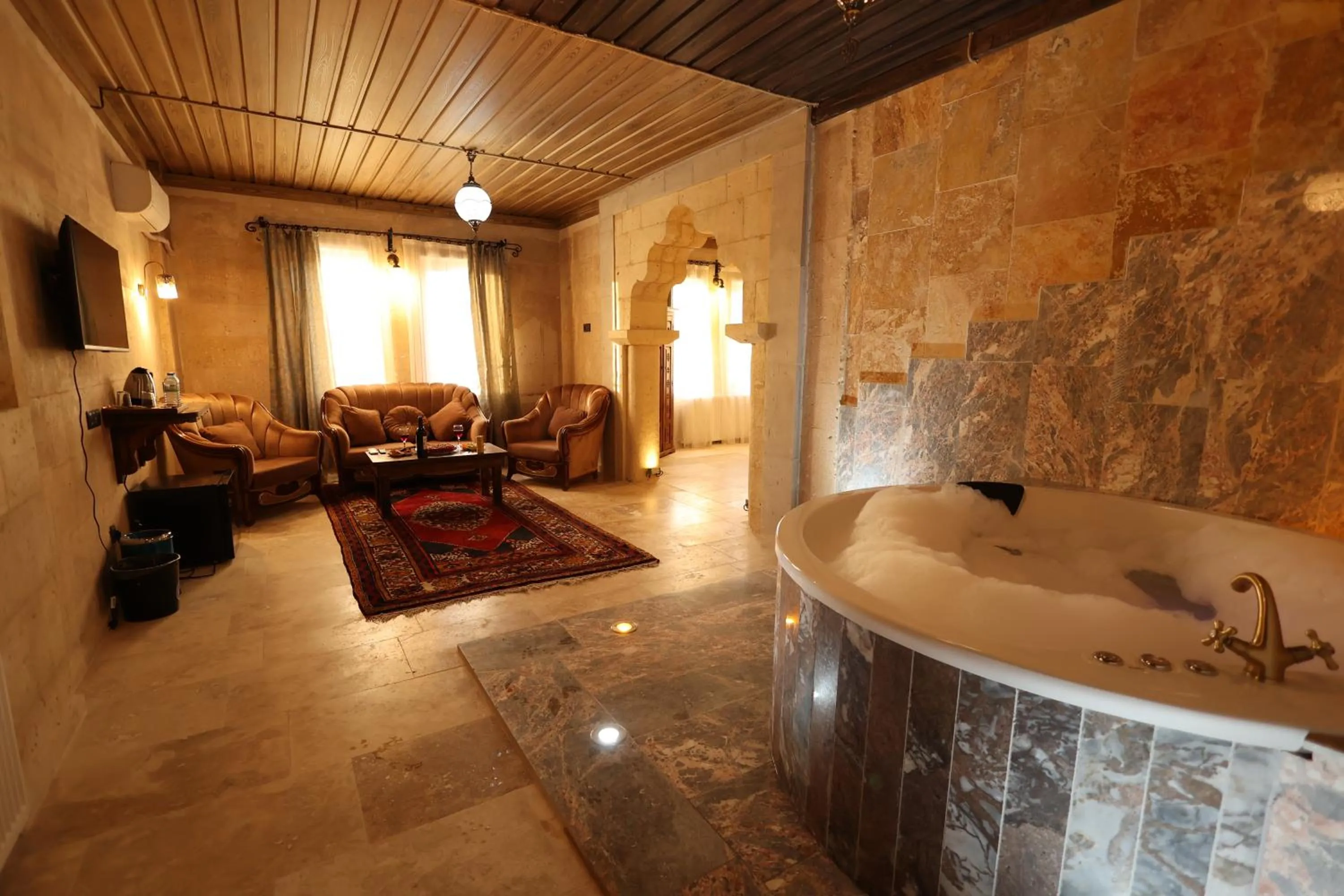 Hot Tub in Cappadocia View Suit
