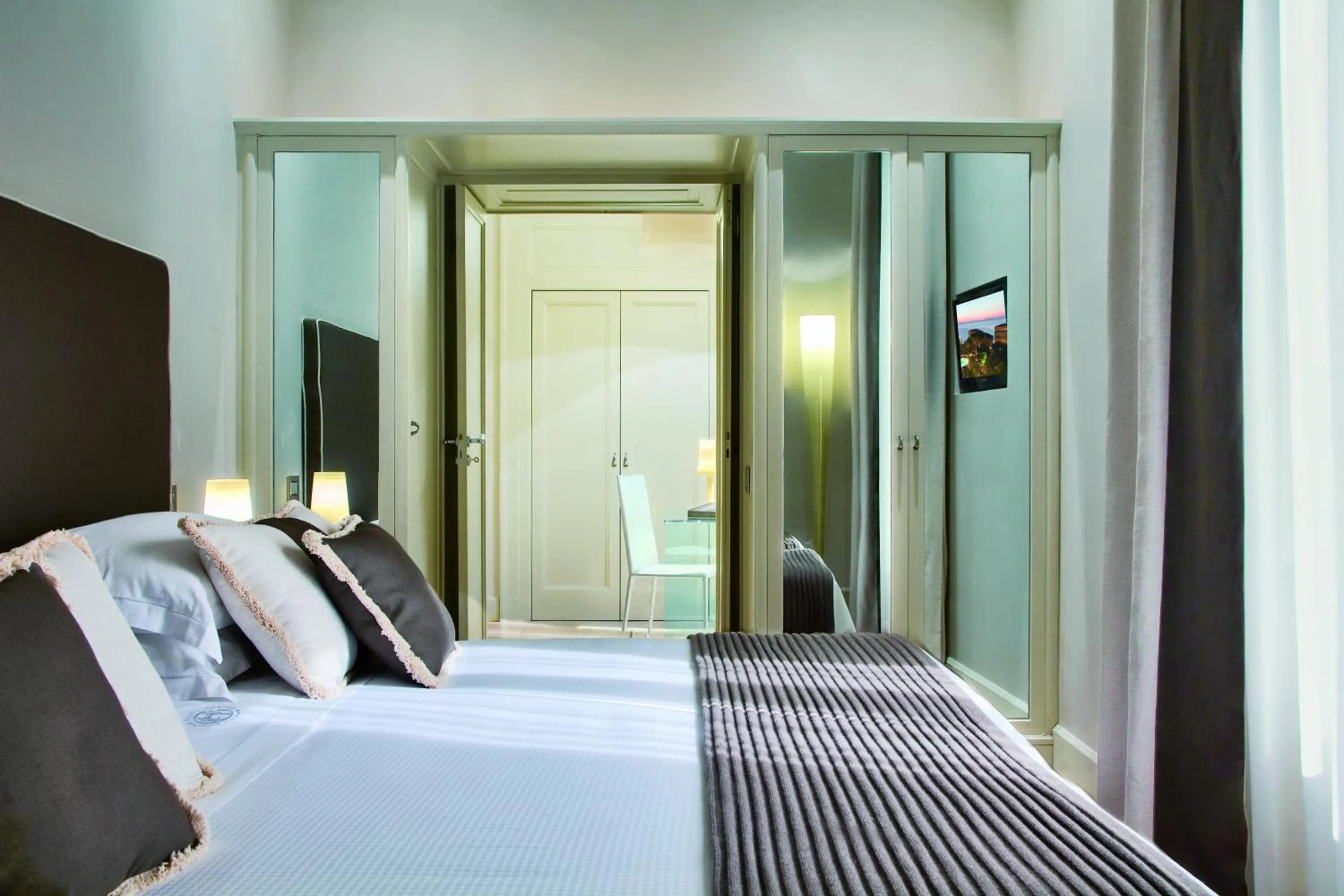 Bed in Grand Hotel Excelsior Vittoria