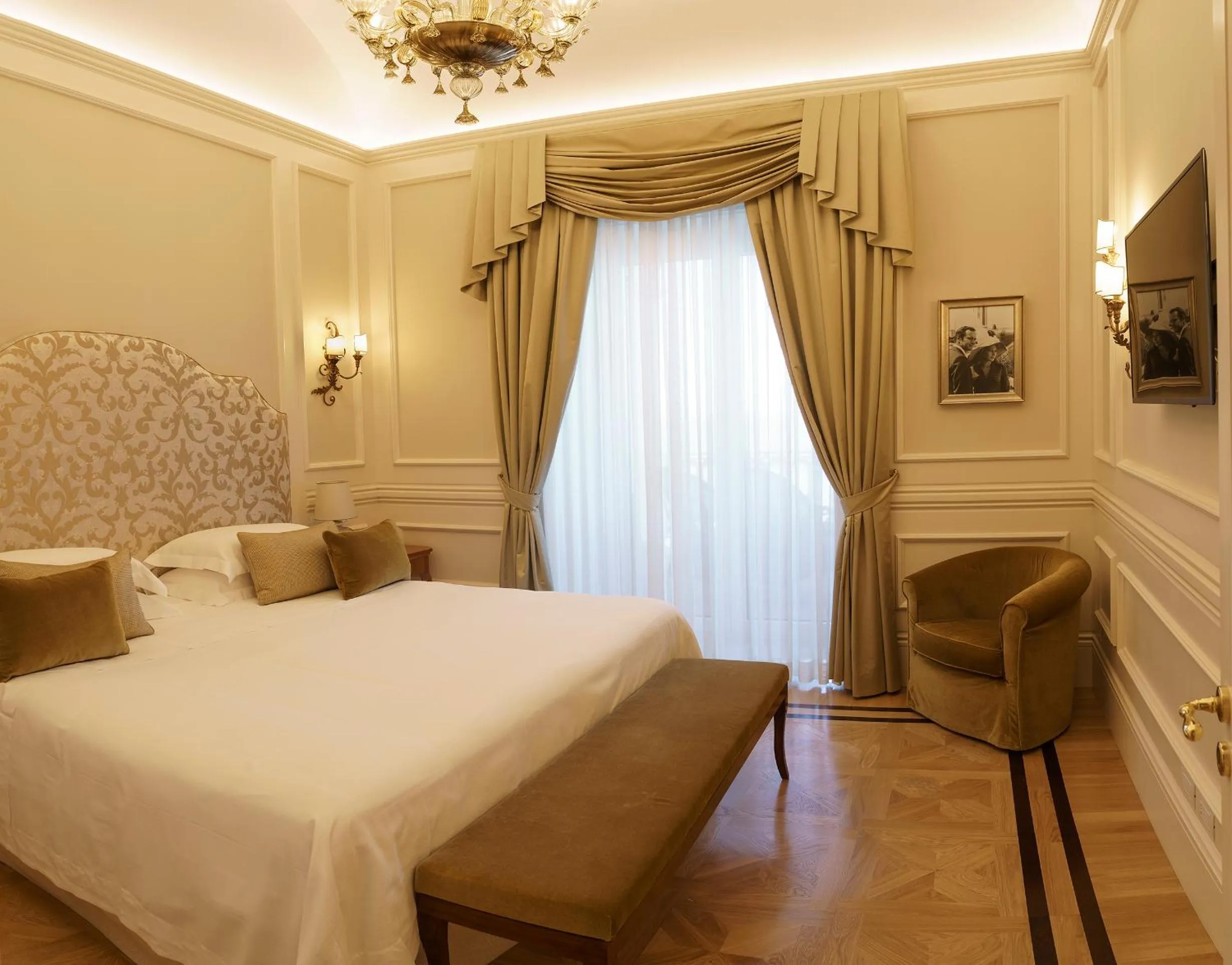 Bed in Grand Hotel Excelsior Vittoria