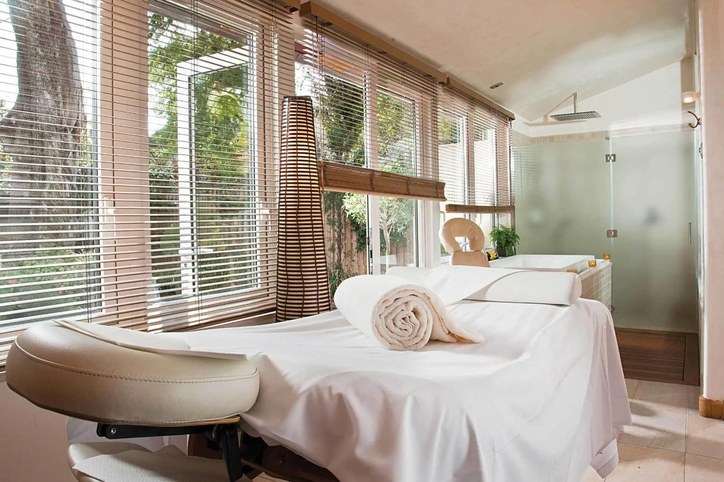 Spa and wellness centre/facilities, Bed in Grand Hotel Excelsior Vittoria Spa and wellness centre/facilities, Bed in Grand Hotel Excelsior Vittoria