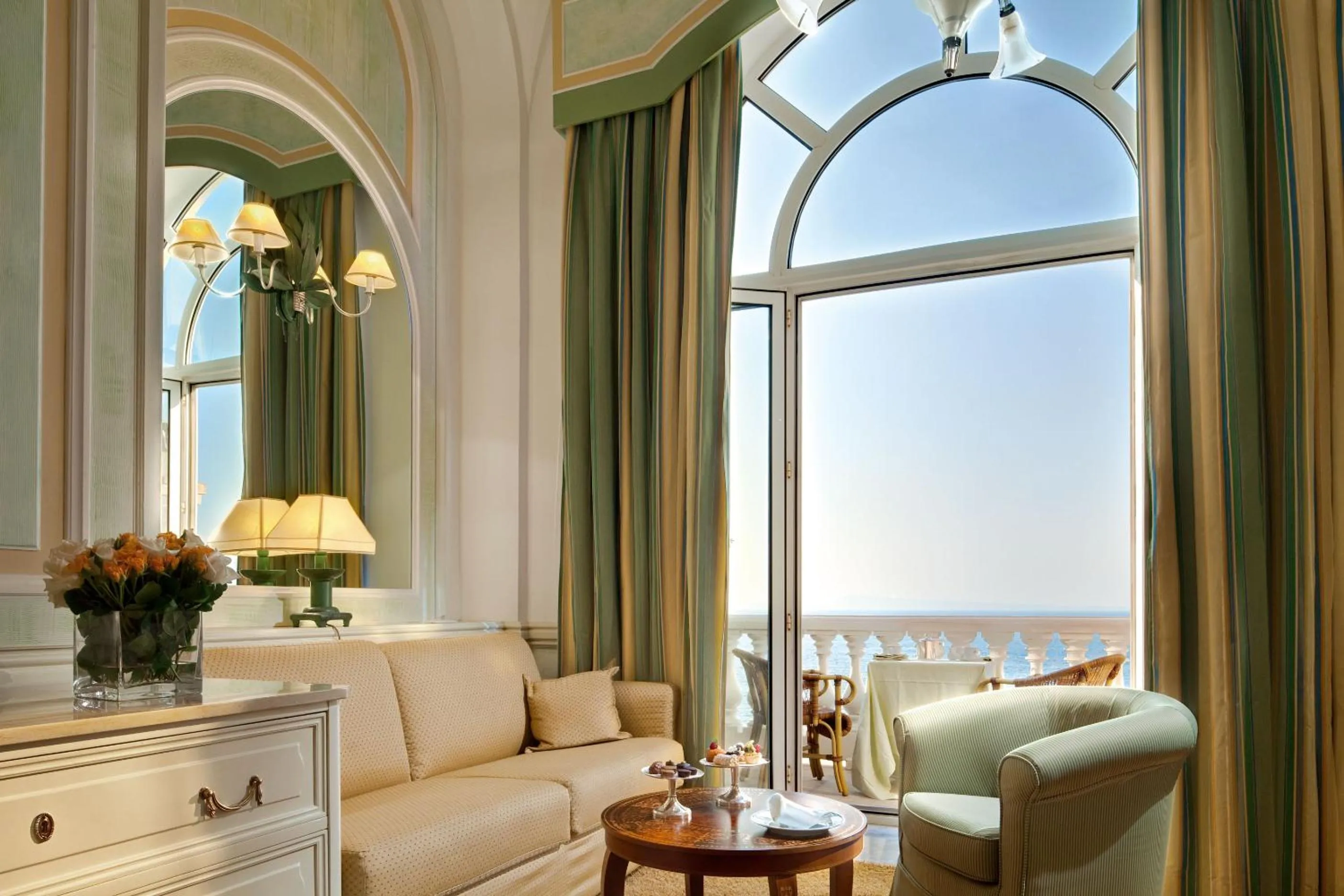 Living room in Grand Hotel Excelsior Vittoria