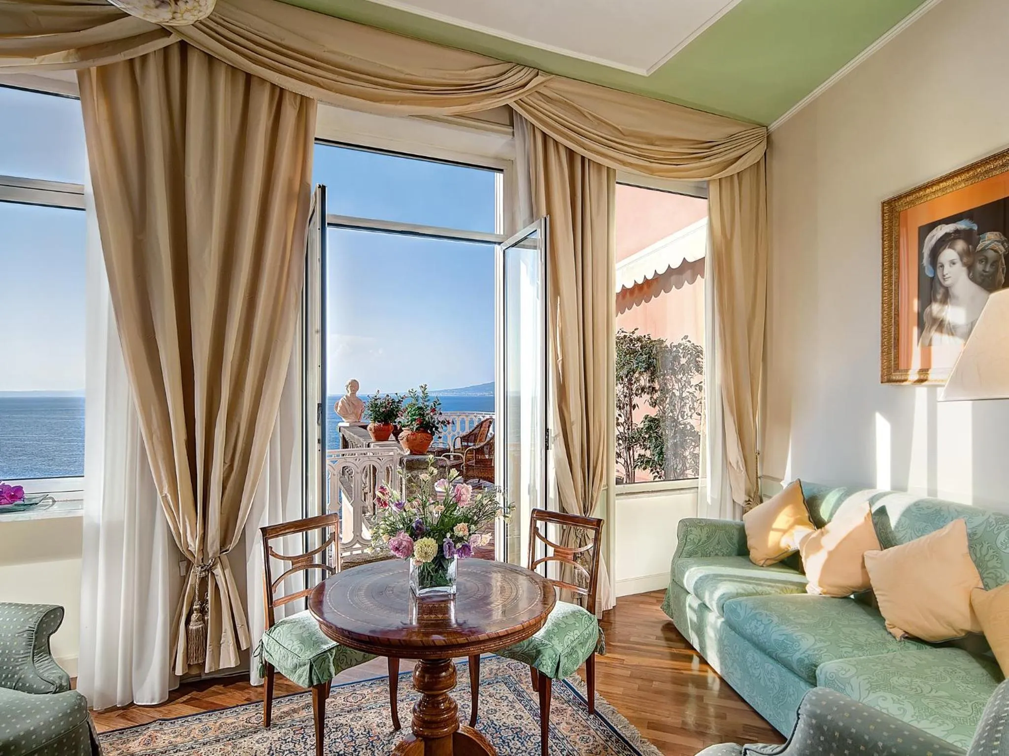 Bed in Grand Hotel Excelsior Vittoria