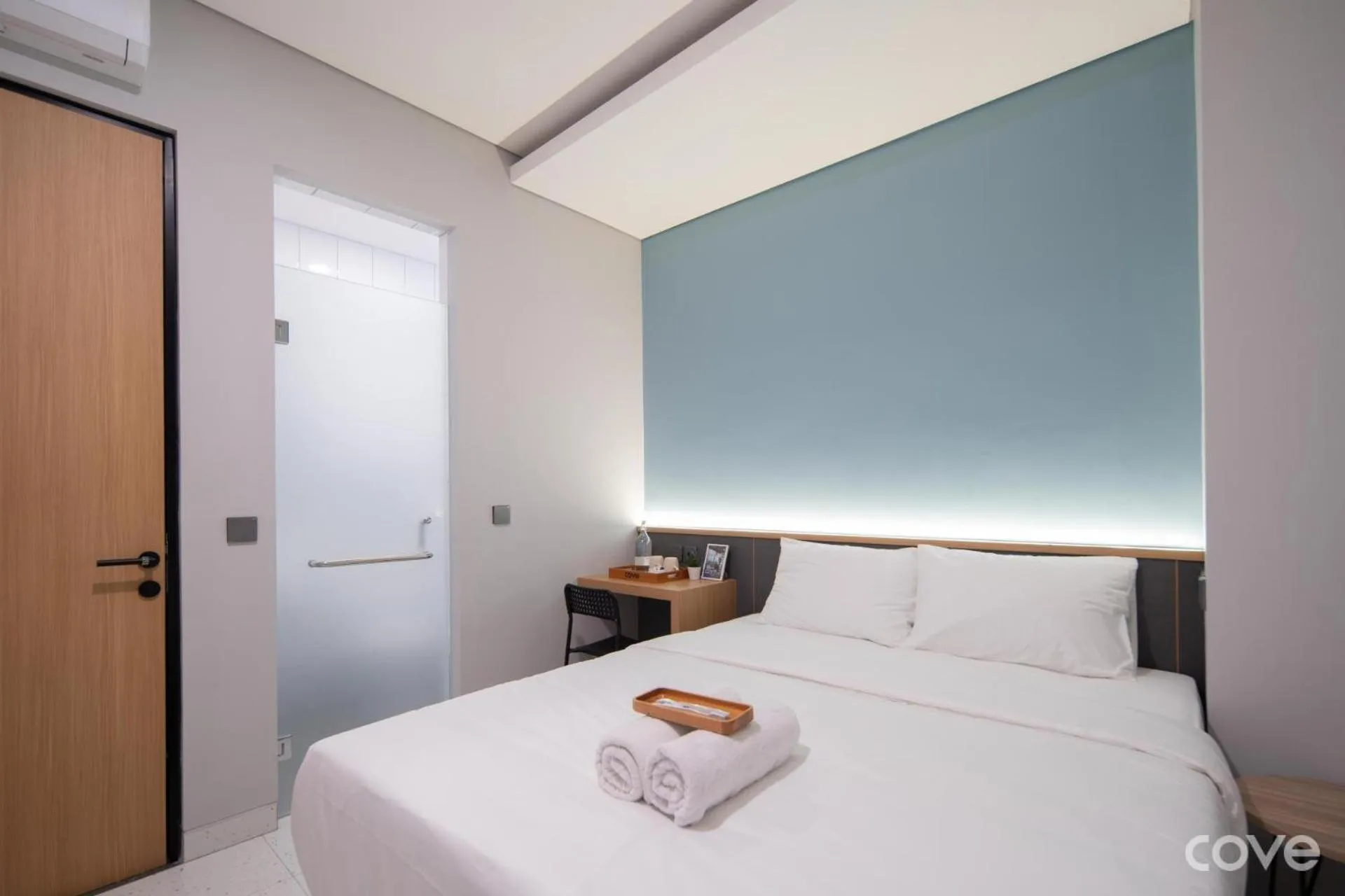 Bedroom, Bed in Cove Vaia