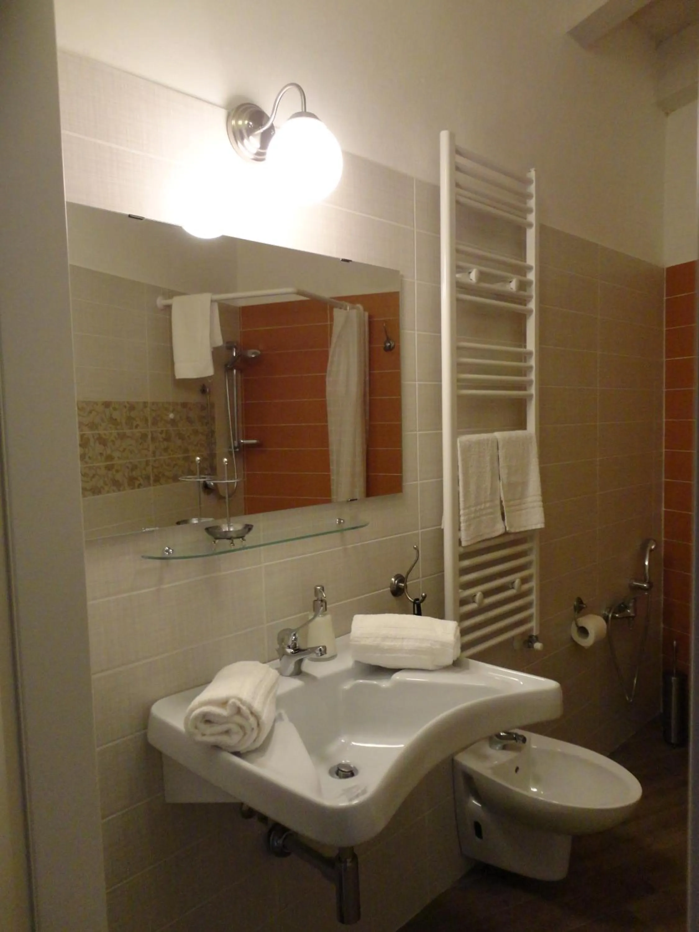 Bathroom in Il Giglio Casa Albergo