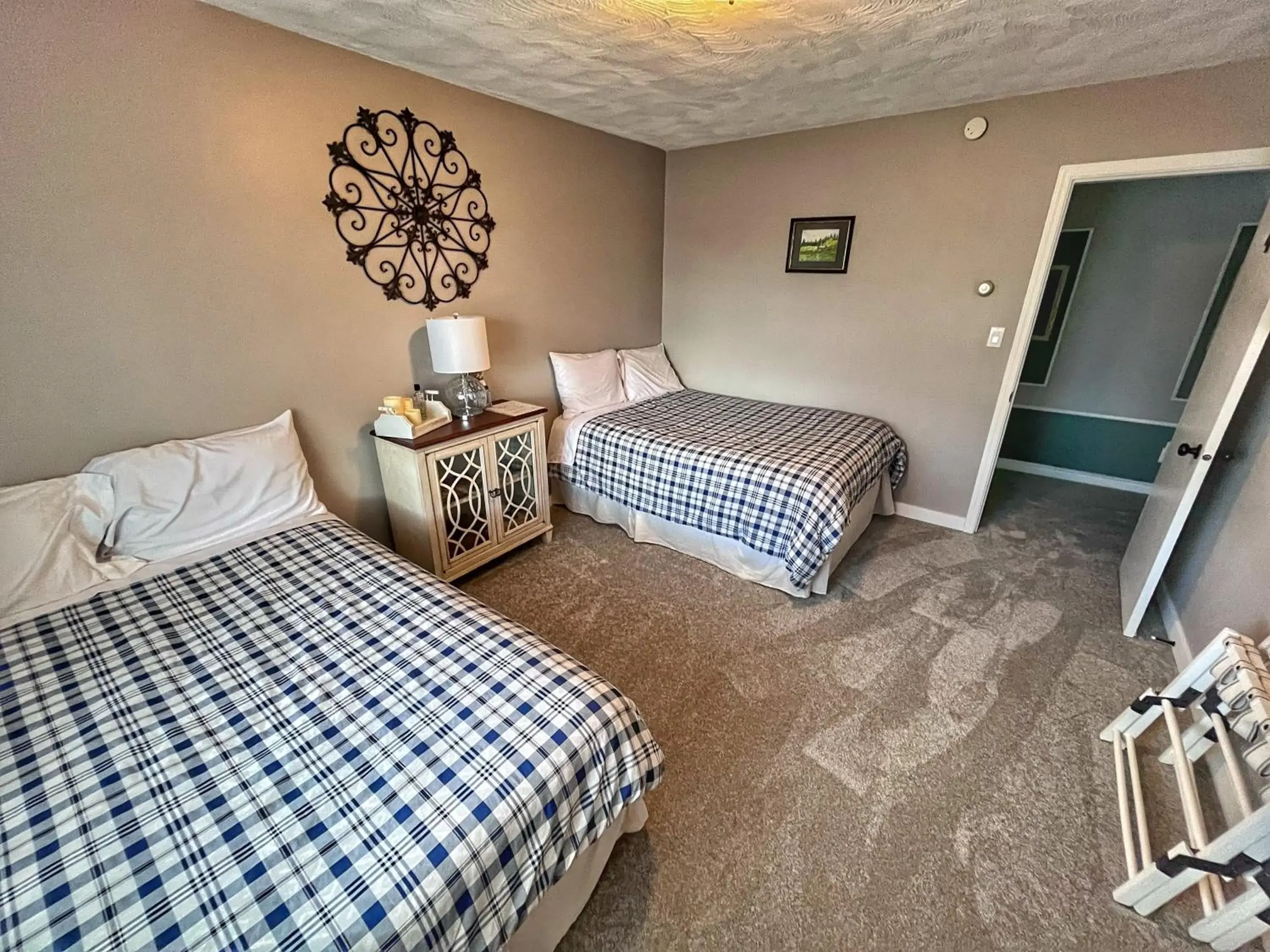 Standard Double Room with Shared Bathroom in Sunny Shuswap B&B Standard Double Room with Shared Bathroom in Sunny Shuswap B&B