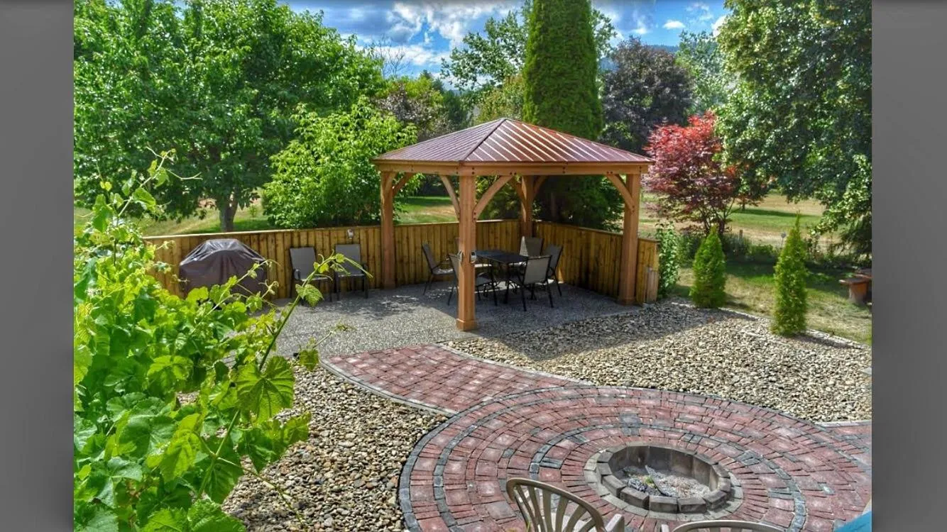 Patio in Sunny Shuswap B&B