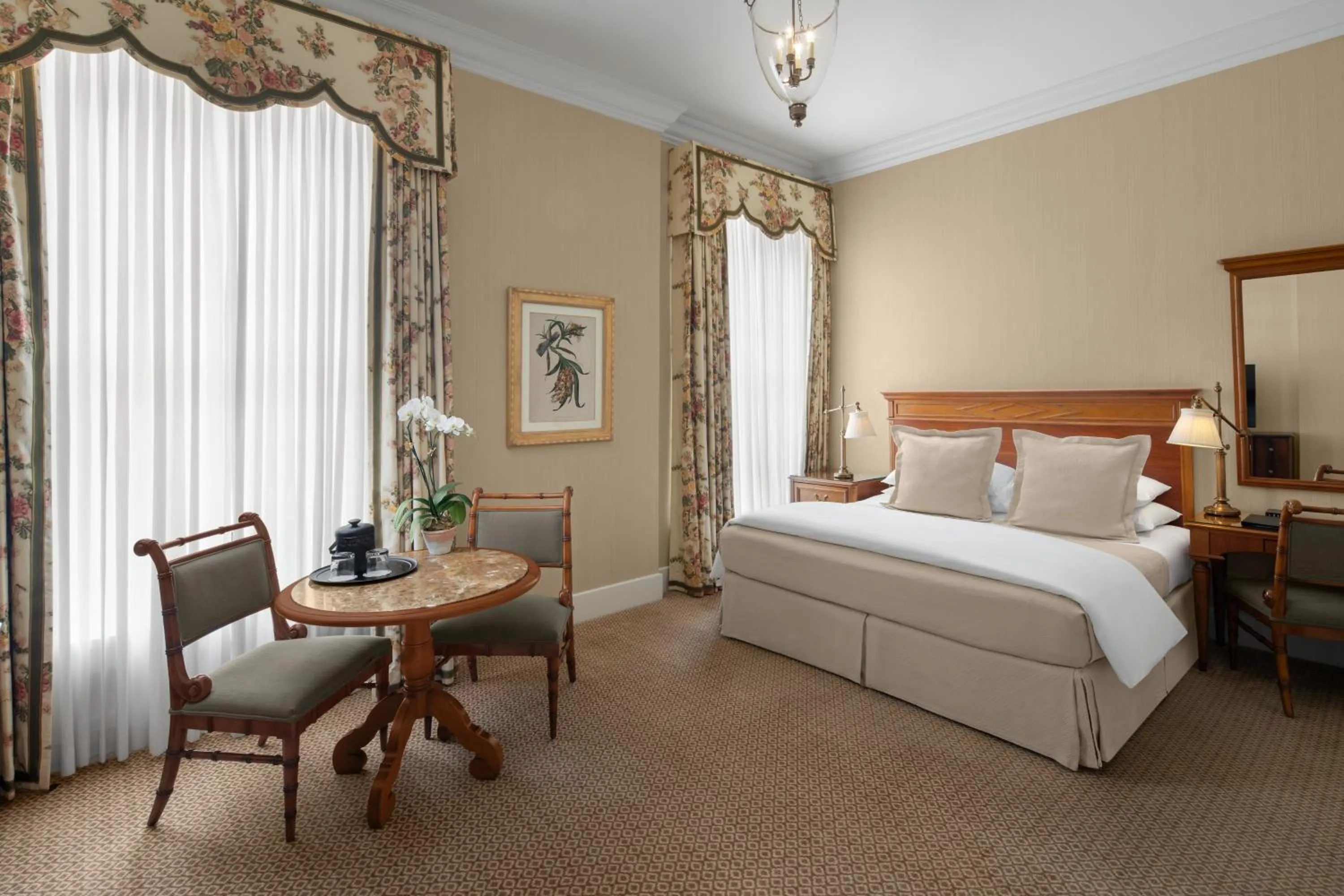 Bedroom, Bed in Capital Hotel