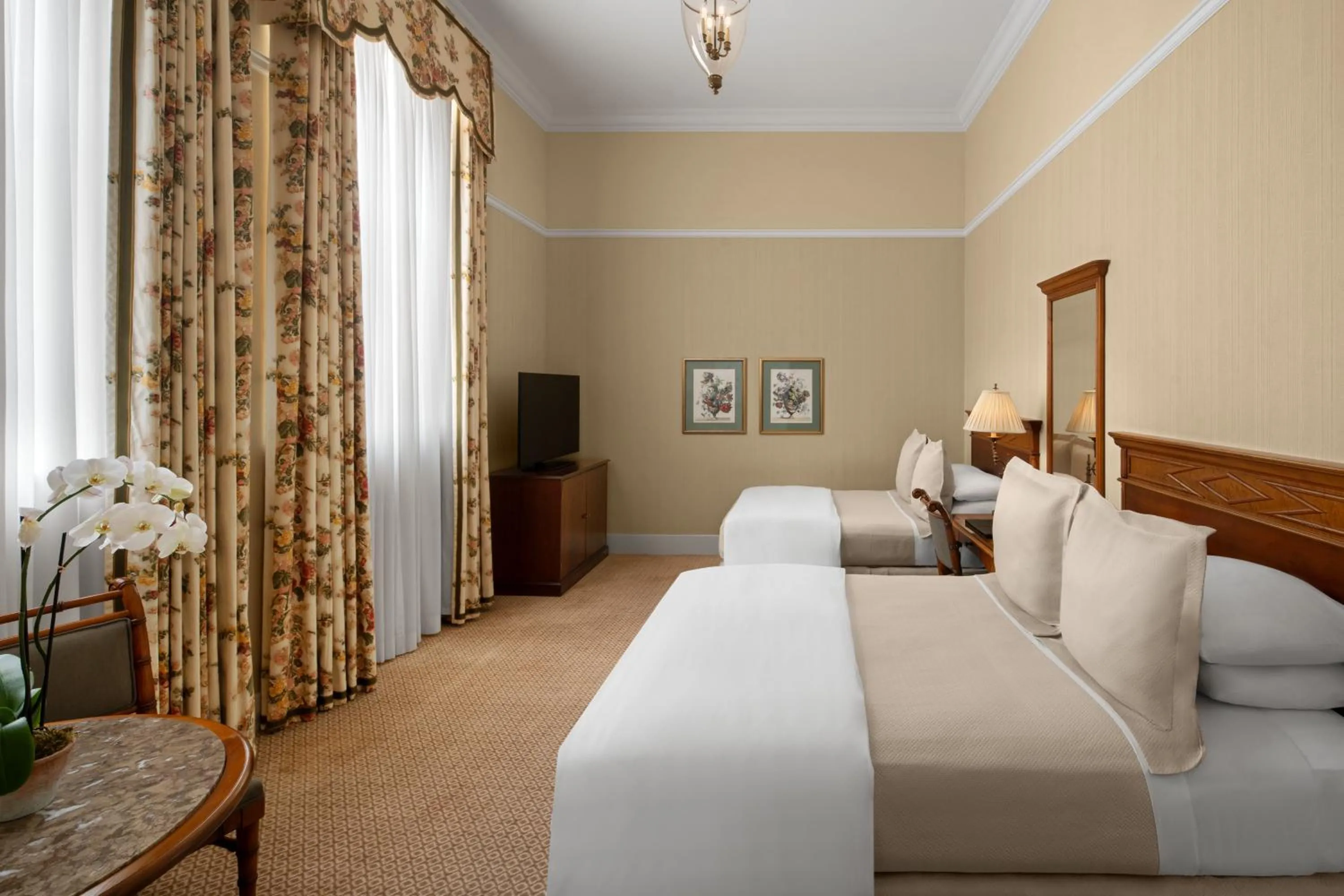 Bedroom, Bed in Capital Hotel