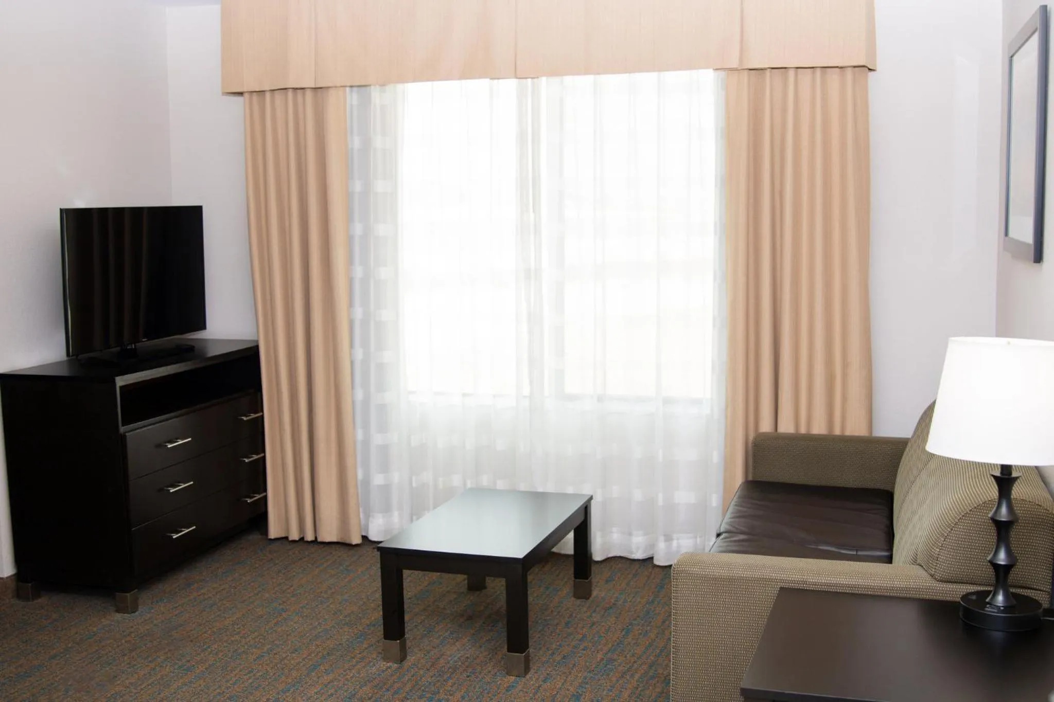 Photo of the whole room in Holiday Inn Express & Suites Bakersfield Airport by IHG