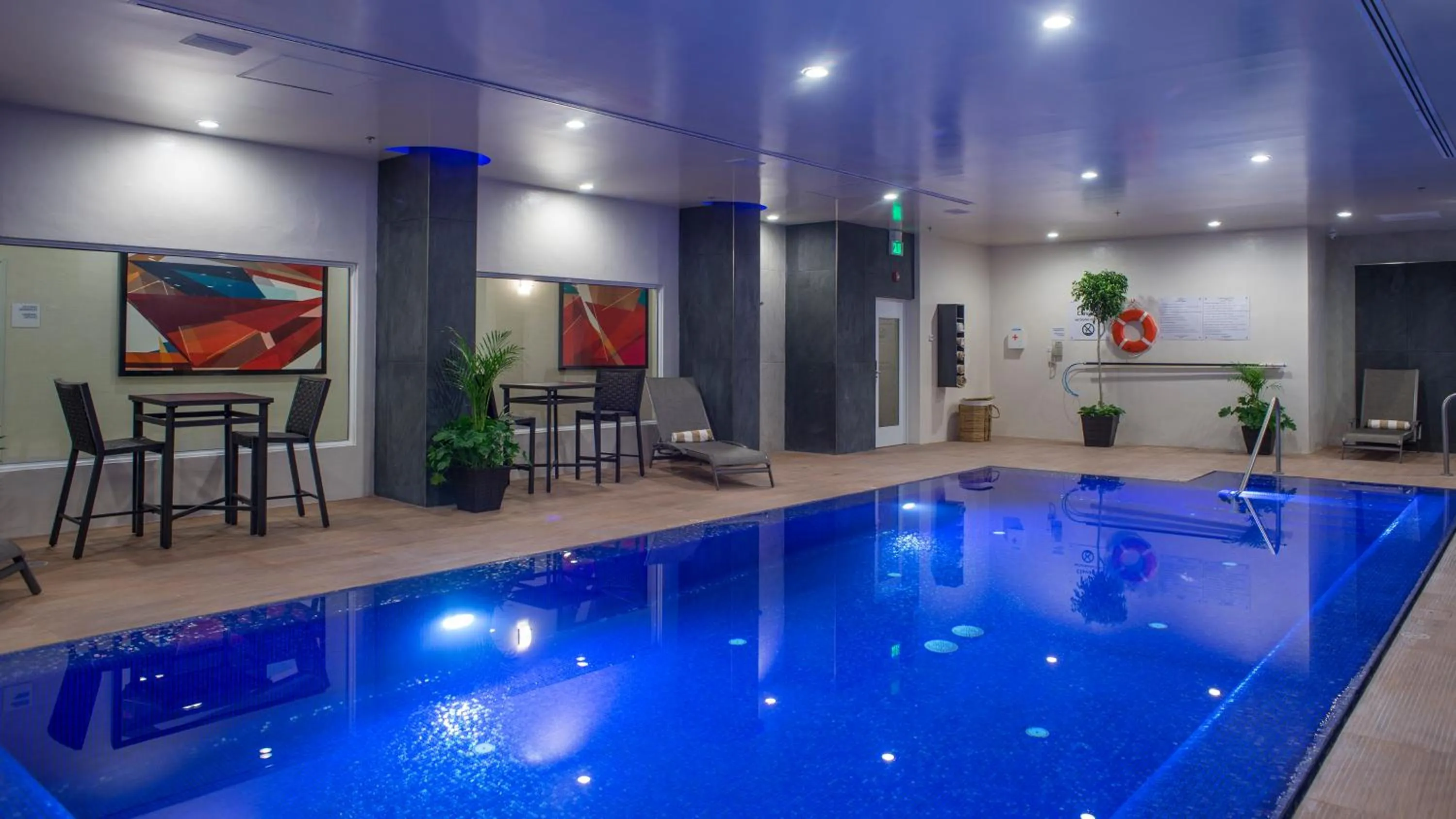 Swimming pool in Holiday Inn Express & Suites Chihuahua Juventud by IHG