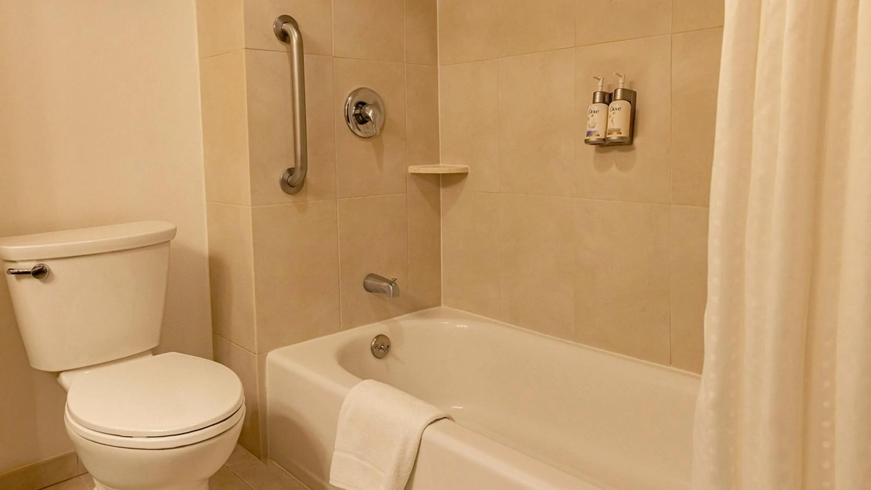 Bathroom in Holiday Inn Express & Suites Chihuahua Juventud by IHG