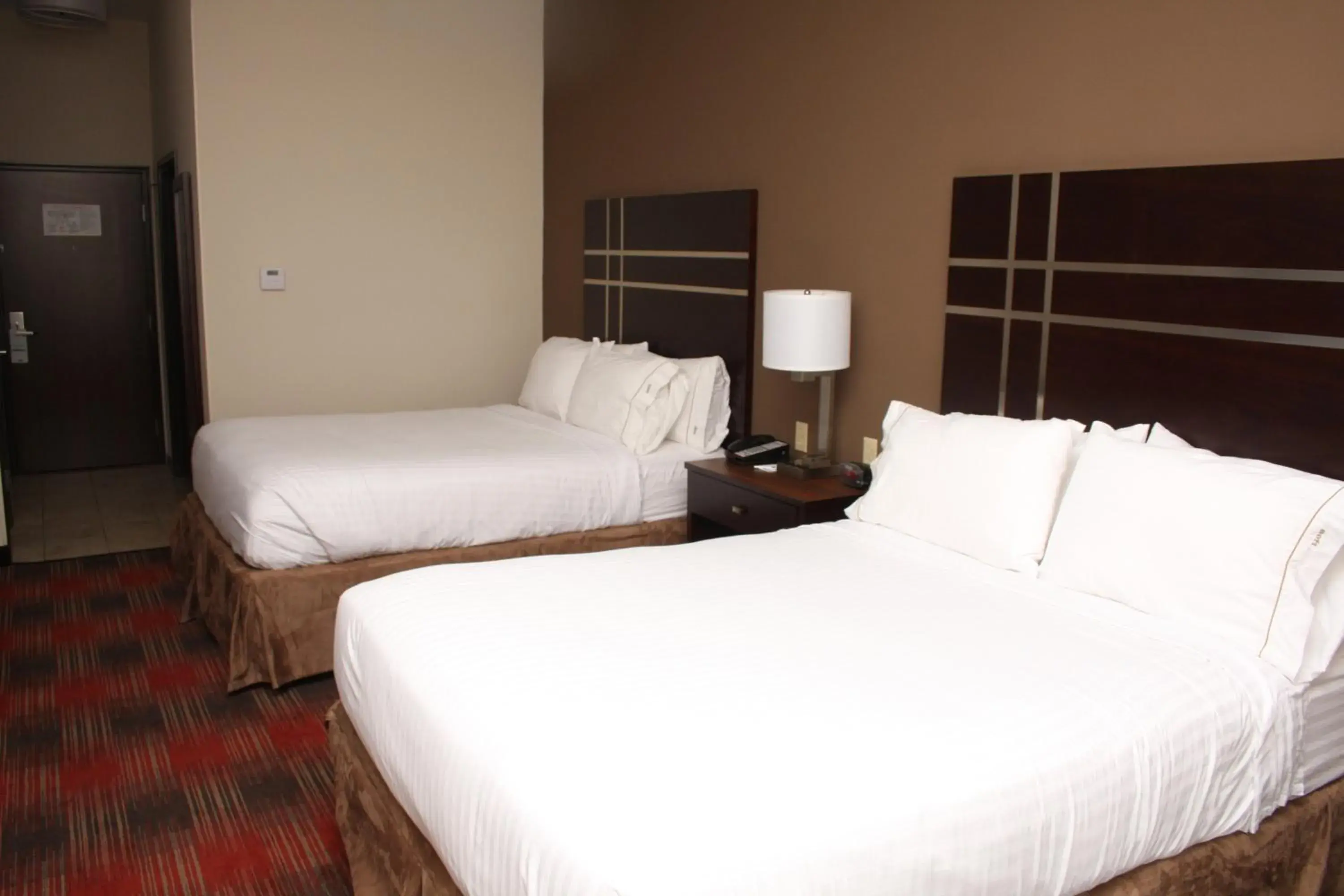 Standard Room with Two Queen Beds - Communications Accessible Tub in Holiday Inn Express & Suites Cumberland - La Vale, an IHG Hotel Standard Room with Two Queen Beds - Communications Accessible Tub in Holiday Inn Express & Suites Cumberland - La Vale, an IHG Hotel