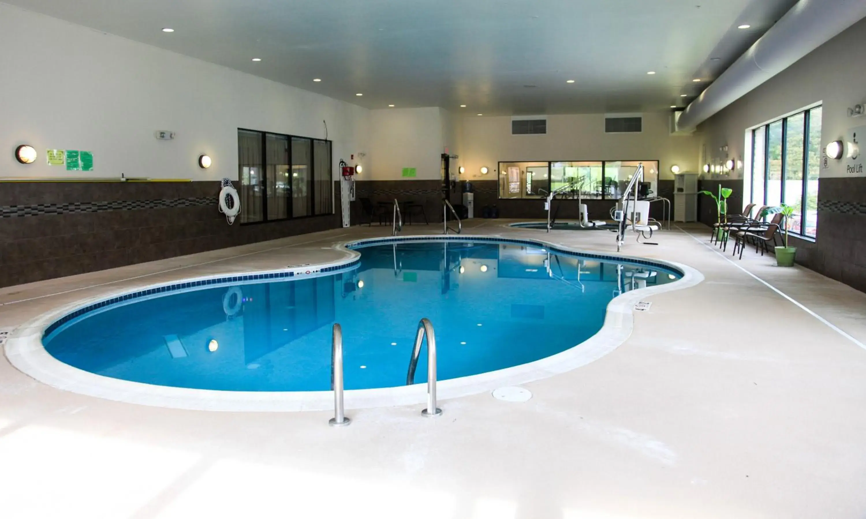 Swimming pool in Holiday Inn Express & Suites Cumberland - La Vale by IHG Swimming pool in Holiday Inn Express & Suites Cumberland - La Vale by IHG