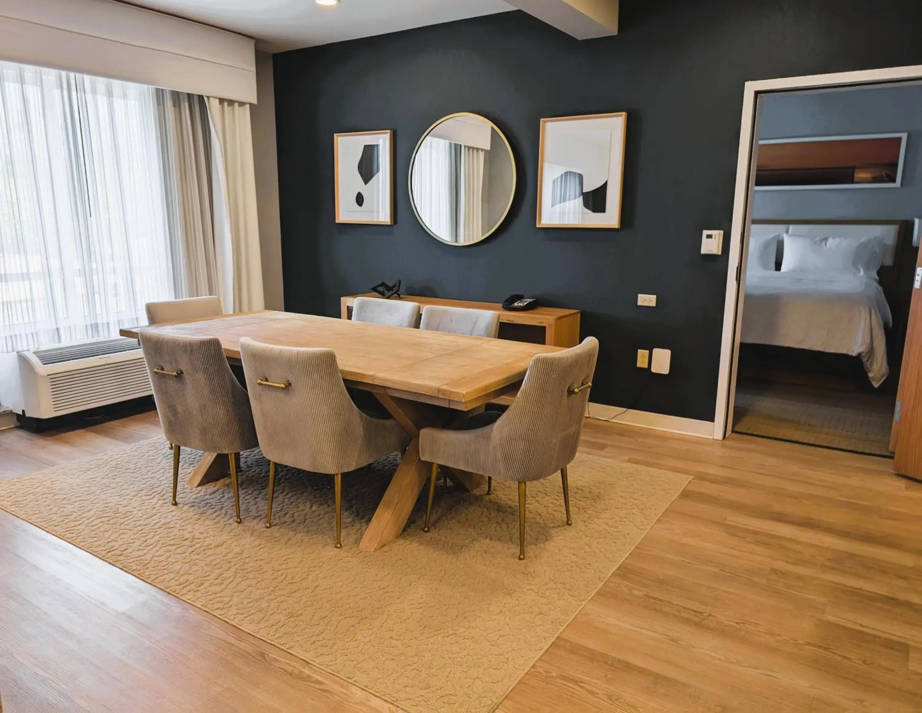 Photo of the whole room, Bed in Holiday Inn Morgantown-University Area by IHG Photo of the whole room, Bed in Holiday Inn Morgantown-University Area by IHG