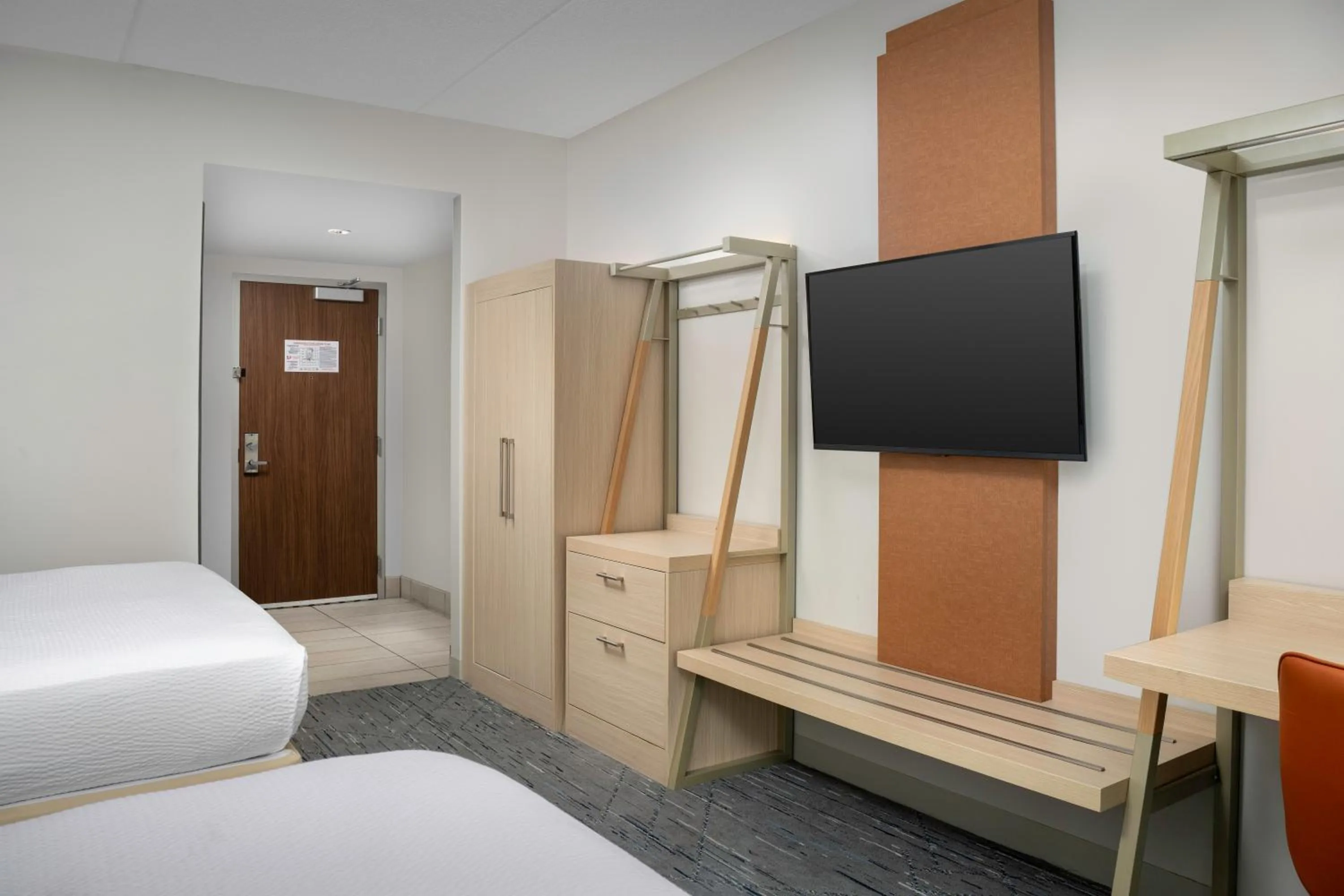 Bedroom, Bed in Holiday Inn Express & Suites Pittsburgh North Shore by IHG