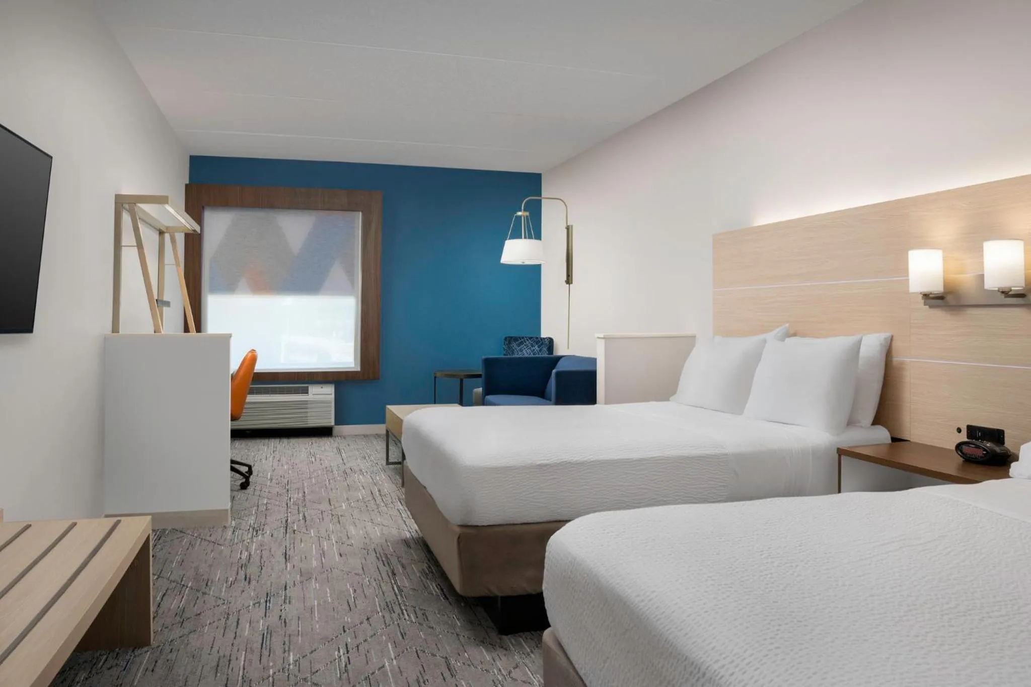 Photo of the whole room, Bed in Holiday Inn Express & Suites Pittsburgh North Shore by IHG