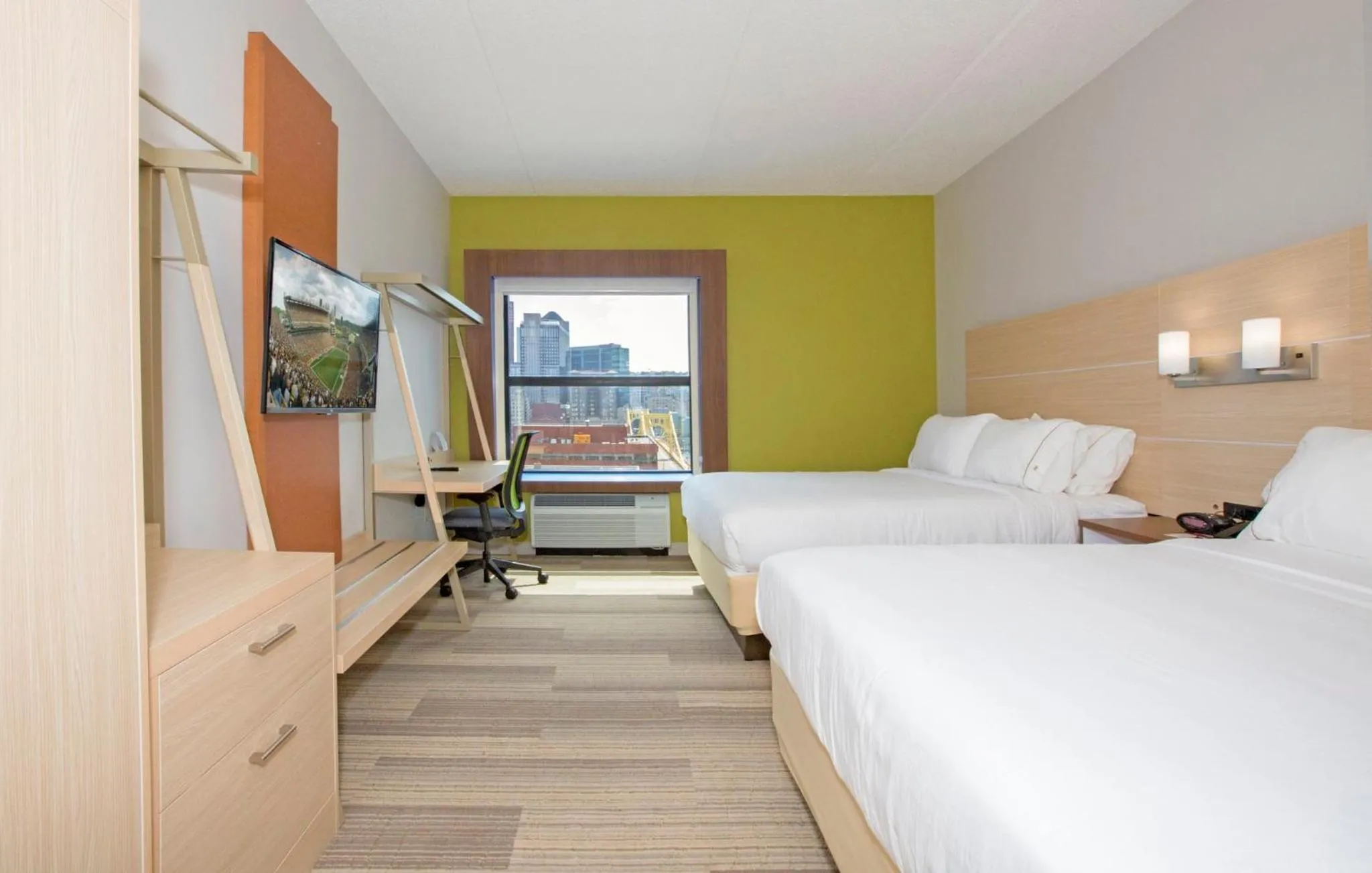 Photo of the whole room, Bed in Holiday Inn Express & Suites Pittsburgh North Shore by IHG