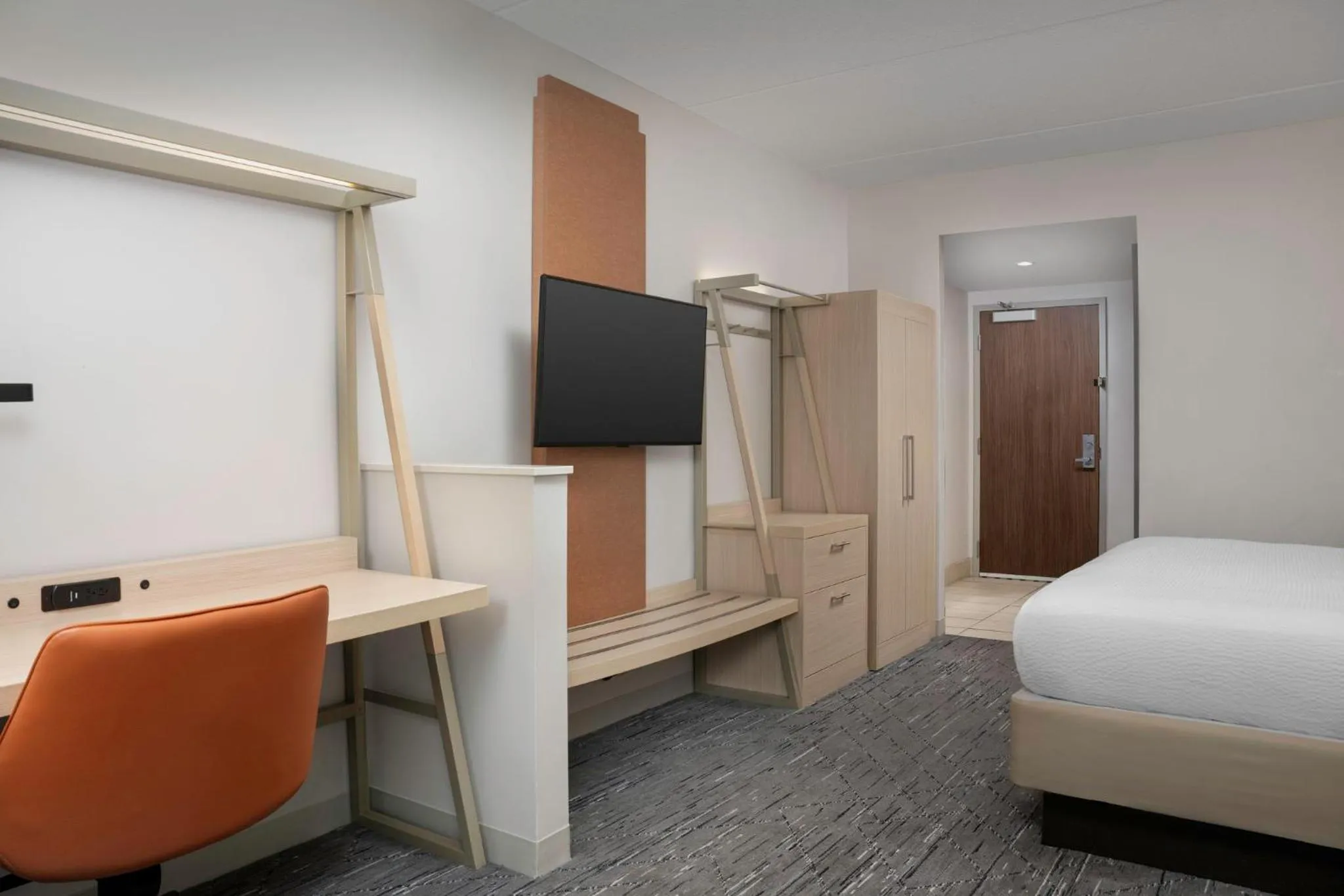 Photo of the whole room, Bed in Holiday Inn Express & Suites Pittsburgh North Shore by IHG