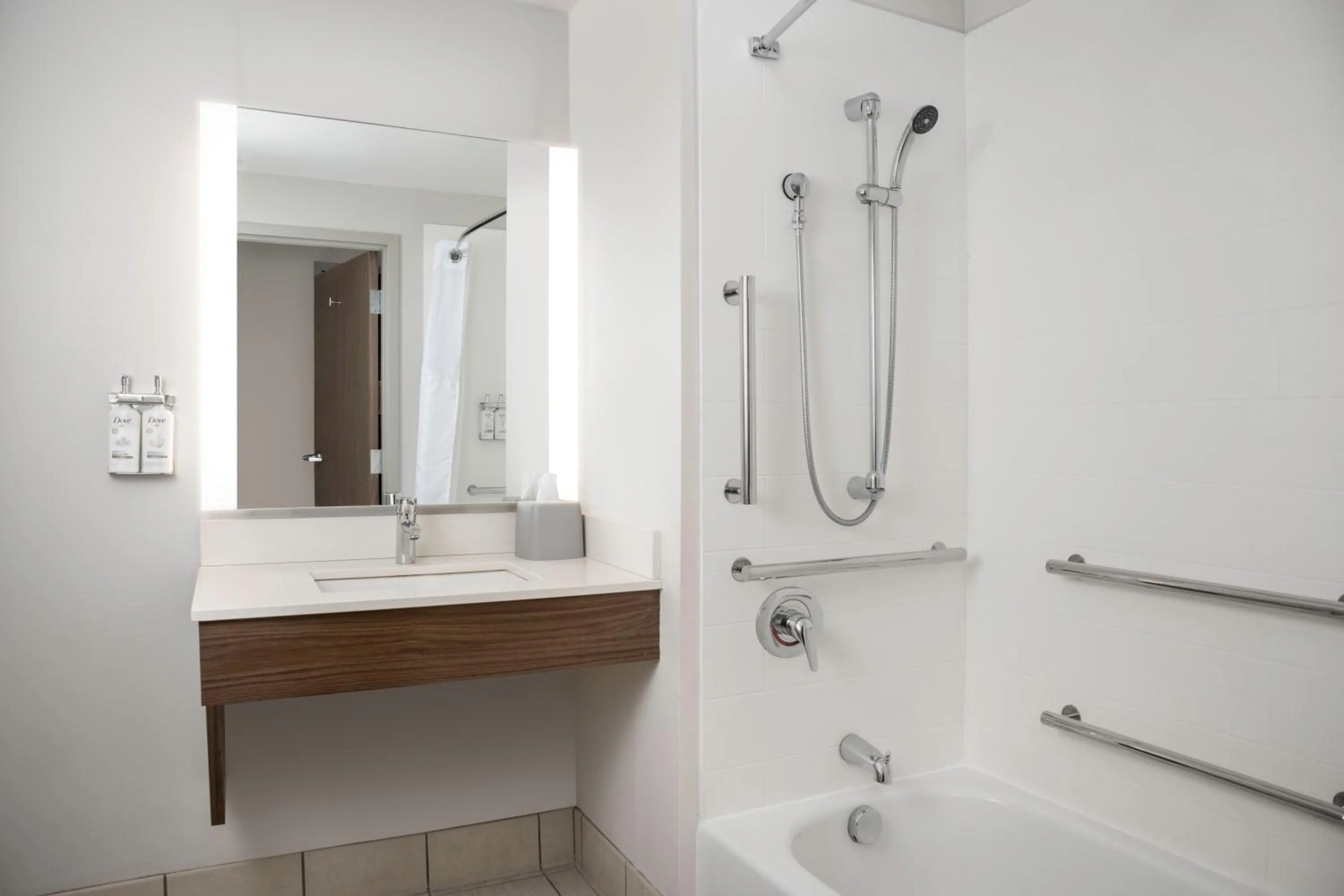 Bathroom in Holiday Inn Express & Suites Pittsburgh North Shore by IHG