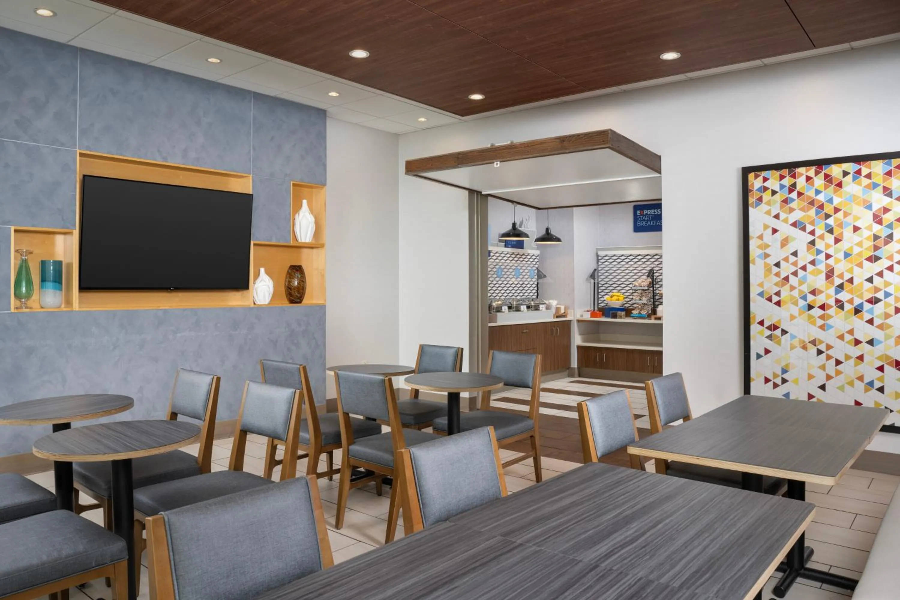 Breakfast in Holiday Inn Express & Suites Pittsburgh North Shore by IHG