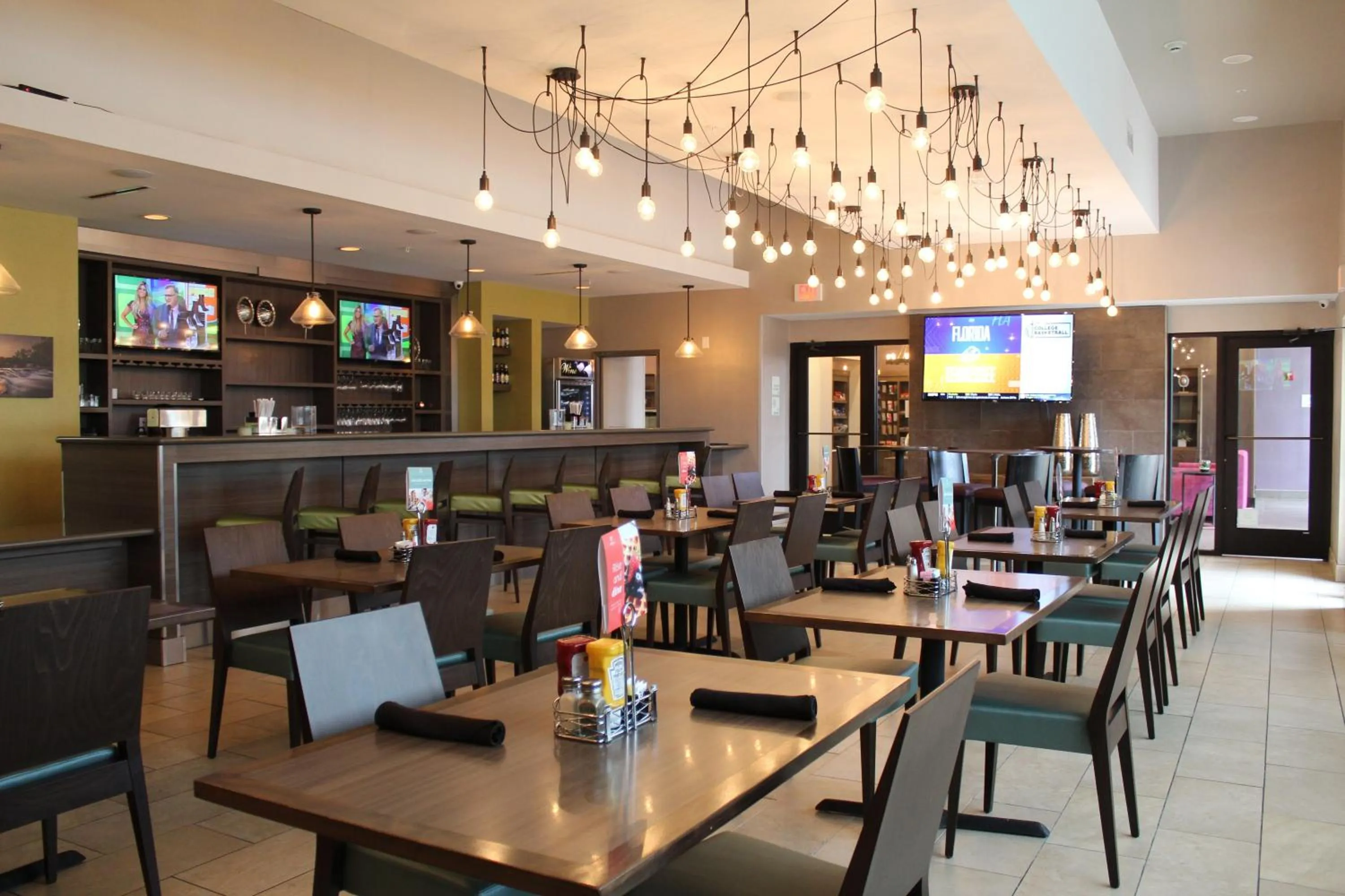 Restaurant/places to eat in Holiday Inn San Marcos Convention Center by IHG