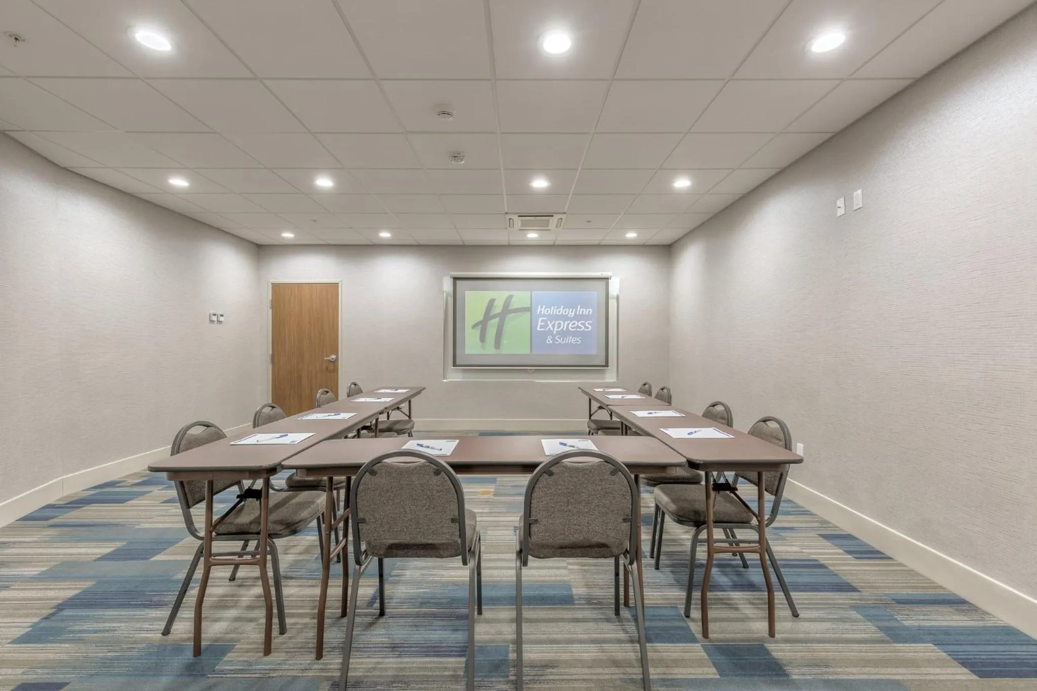 Meeting/conference room in Holiday Inn Express & Suites Tulsa Midtown by IHG